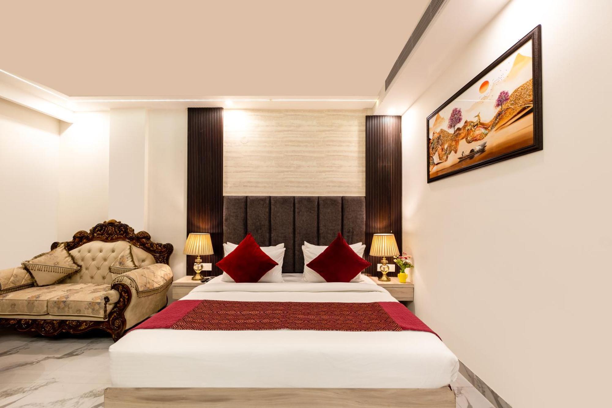 Hotel Lemon Wood By East End Delhi Airport Hotel 4*