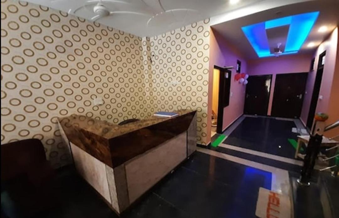 Family Awesome Hotel New Delhi