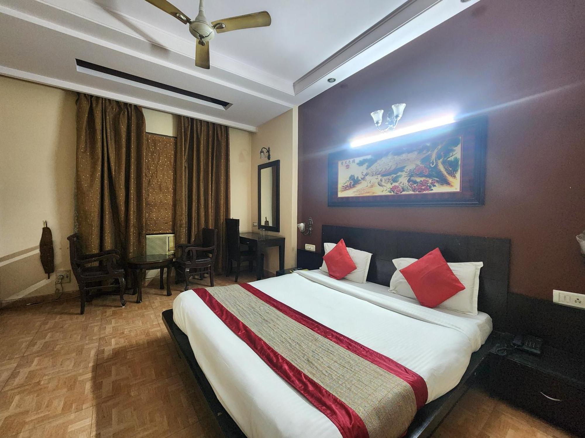 Hotel Mid Town 3*