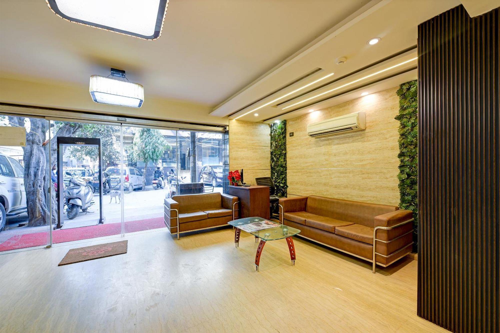 Sohana Palace Near Railway Station And Connaught Place Hotel