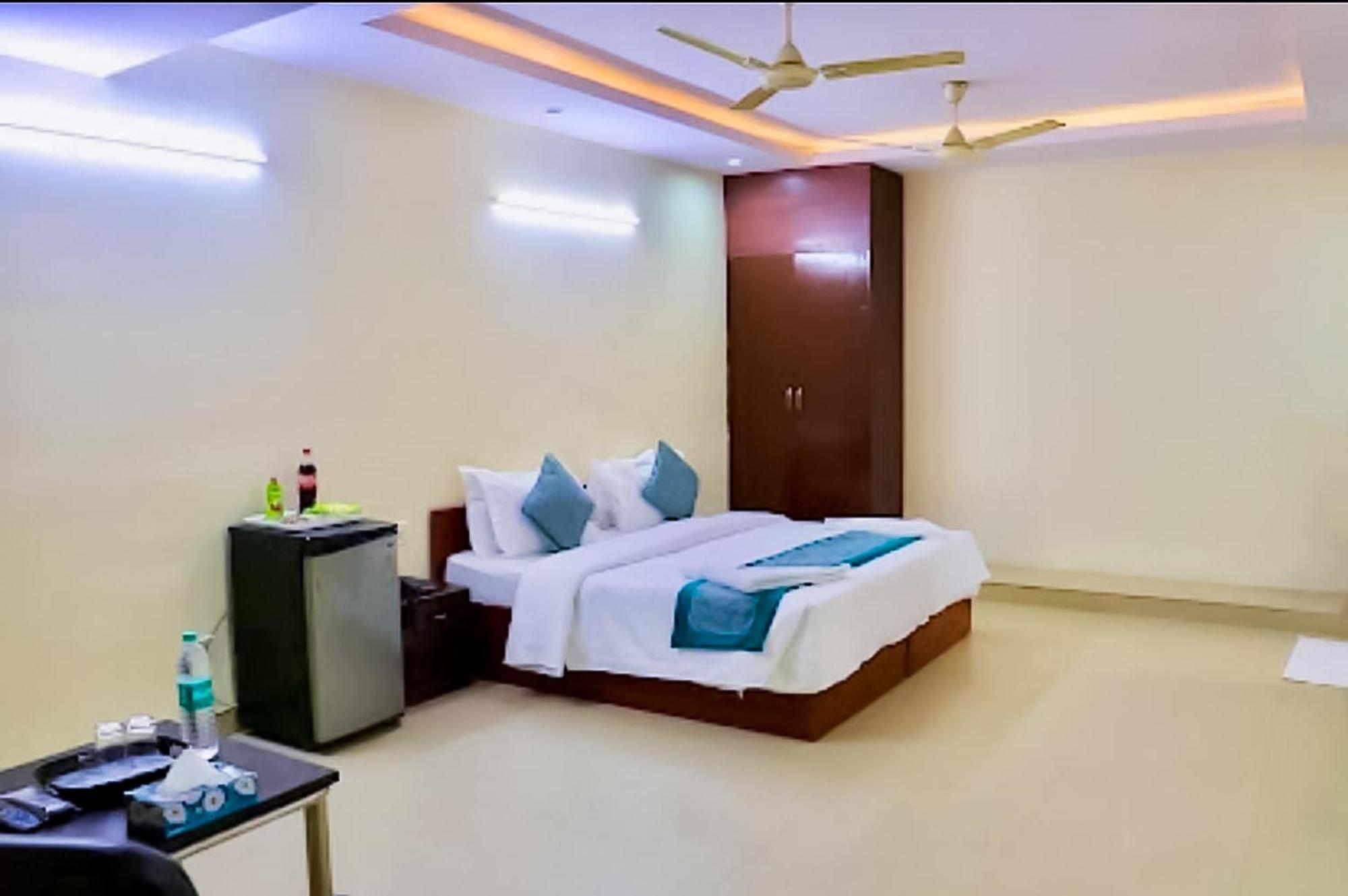 Happy Residency - Near Saket Metro 3* New Delhi
