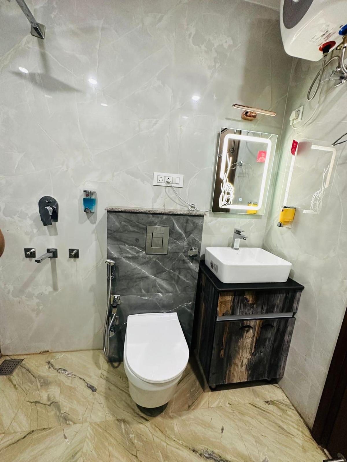 Samrat Residency 10 Mints Walking Distance Nizamuddin Railway Station Hotel Nova Deli