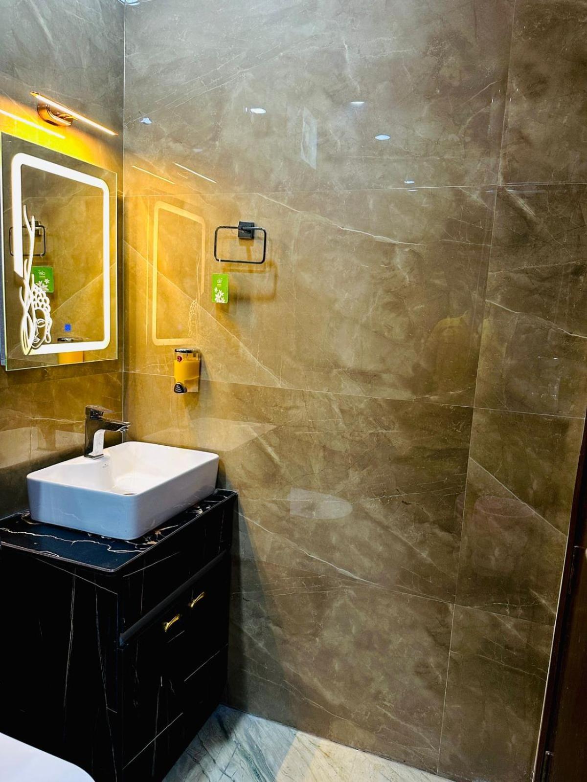 Hotel Samrat Residency 10 Mints Walking Distance Nizamuddin Railway Station 4*