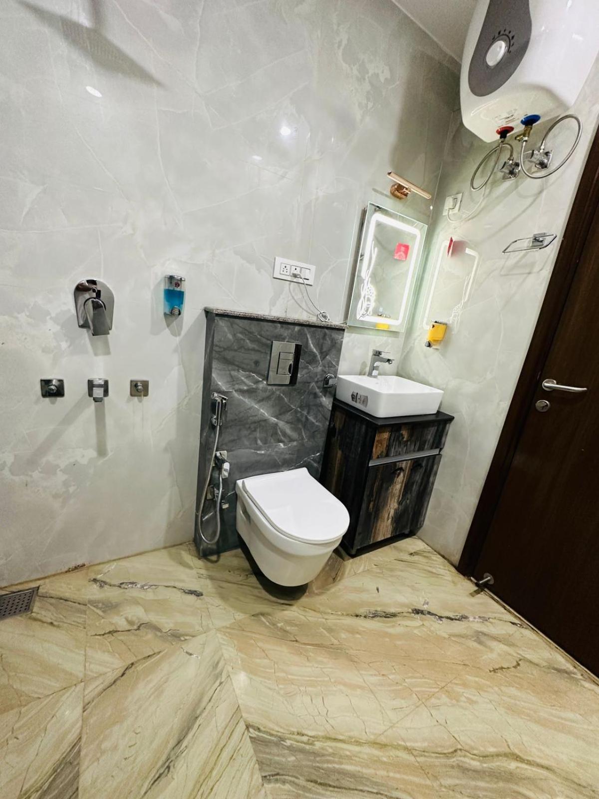 Samrat Residency 10 Mints Walking Distance Nizamuddin Railway Station Hotel Nova Deli
