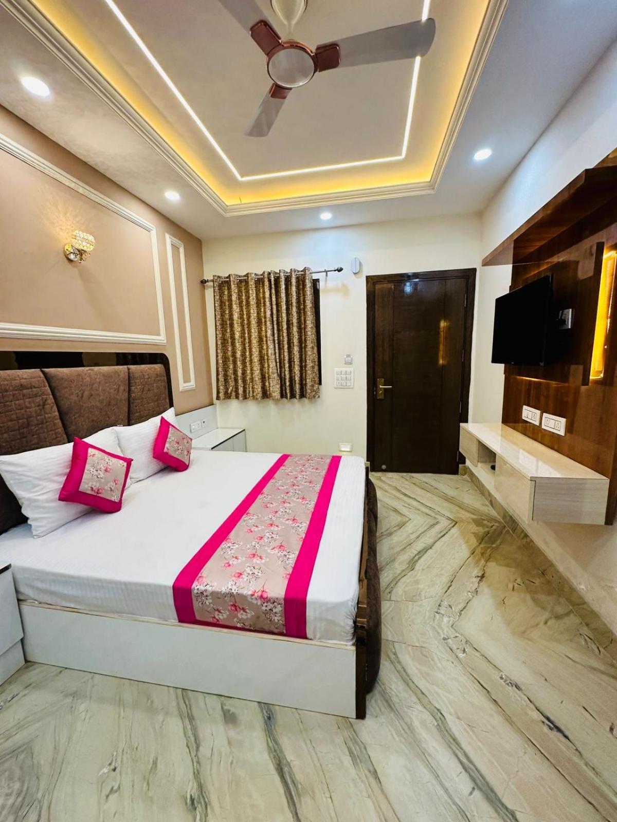 Hotel Samrat Residency 10 Mints Walking Distance Nizamuddin Railway Station Nova Deli