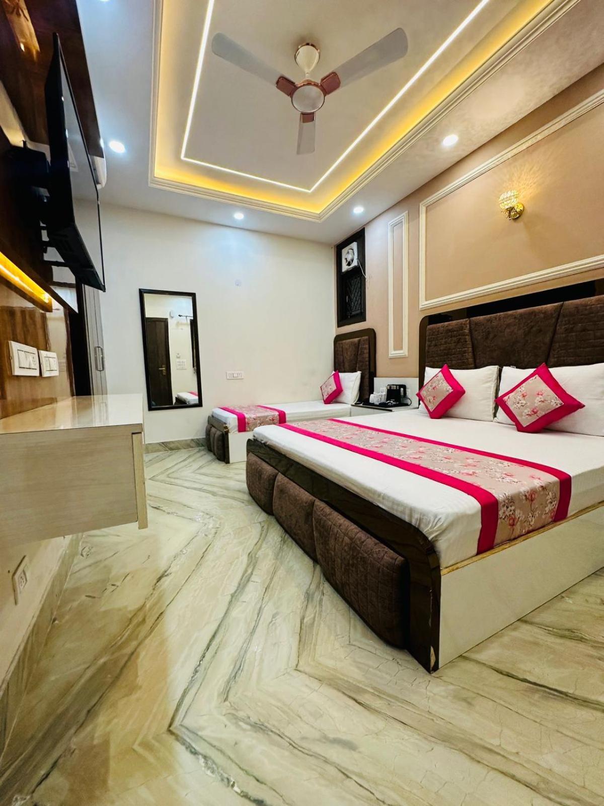 Samrat Residency 10 Mints Walking Distance Nizamuddin Railway Station 4* Nova Deli