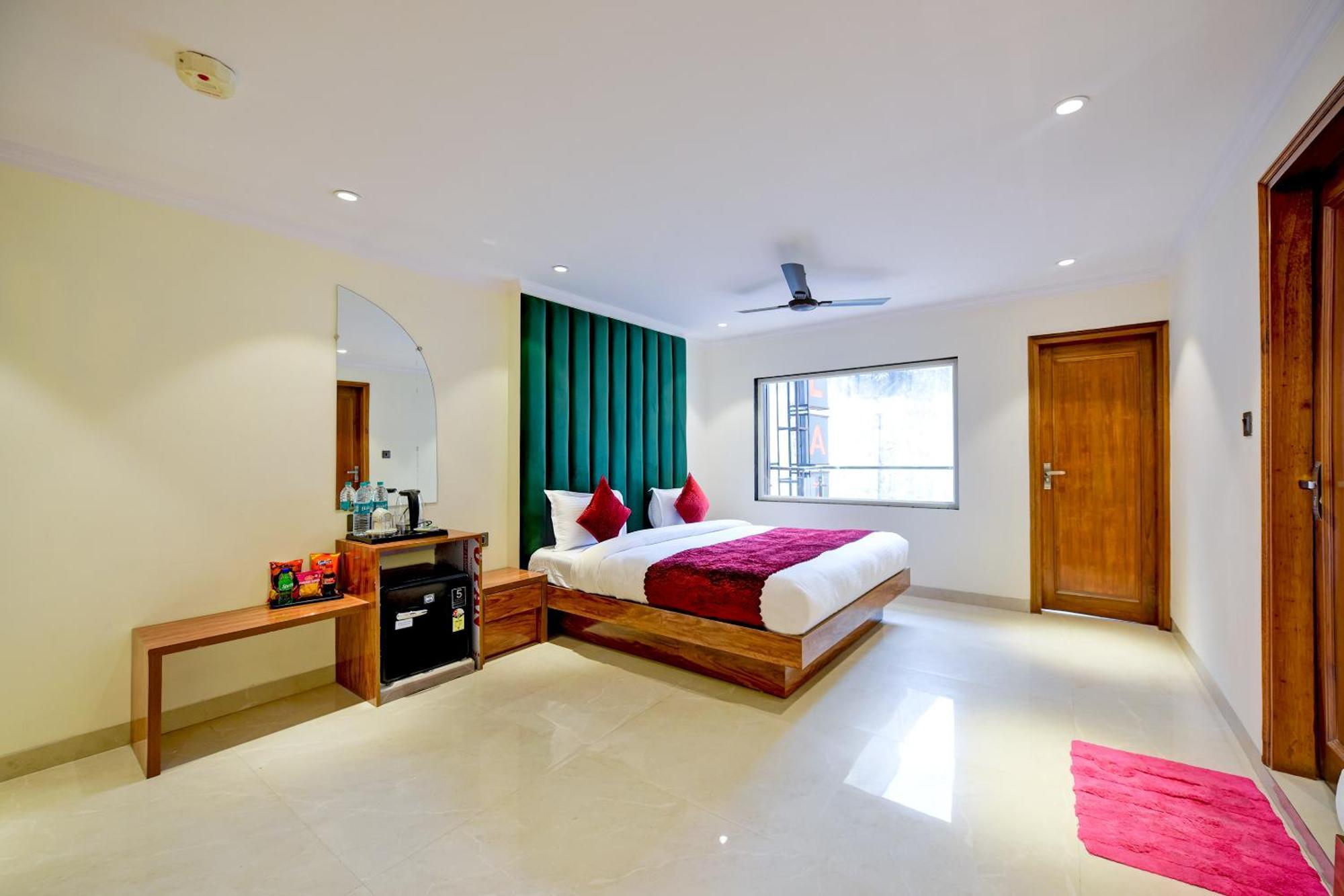 Surya Plaza Near Railway Station And Connaught Place New Delhi