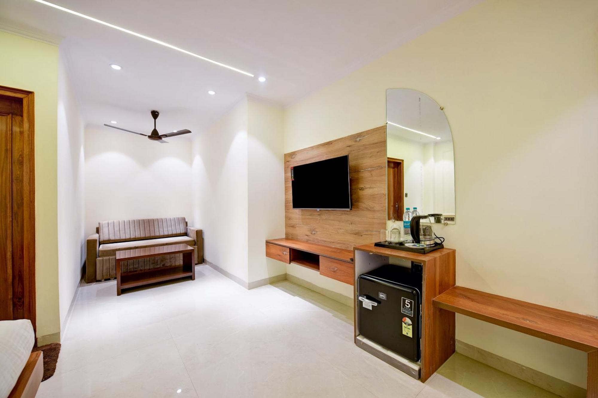 Hotel Surya Plaza Near Railway Station And Connaught Place