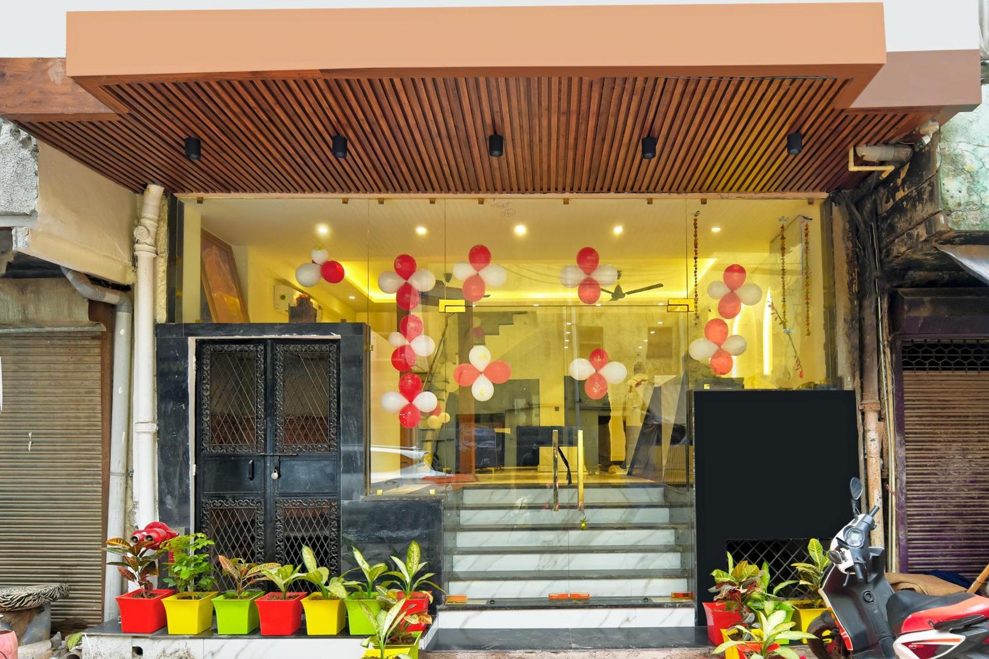 Surya Plaza Near Railway Station And Connaught Place Hotel
