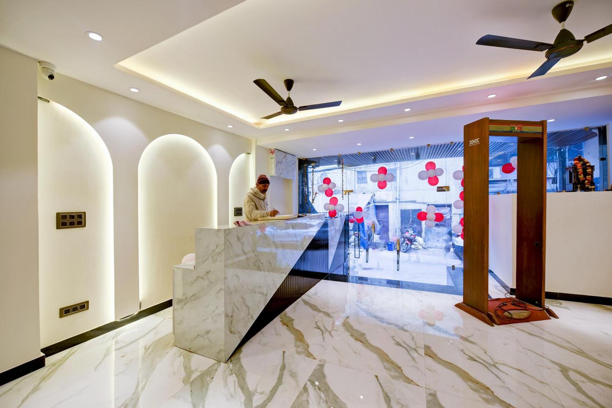 Hotel Surya Plaza Near Railway Station And Connaught Place 4*