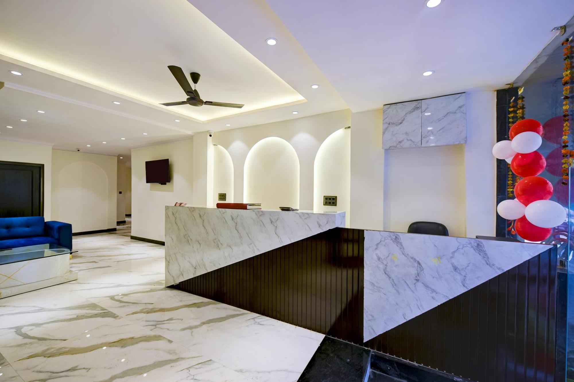 Surya Plaza Near Railway Station And Connaught Place Hotel New Delhi