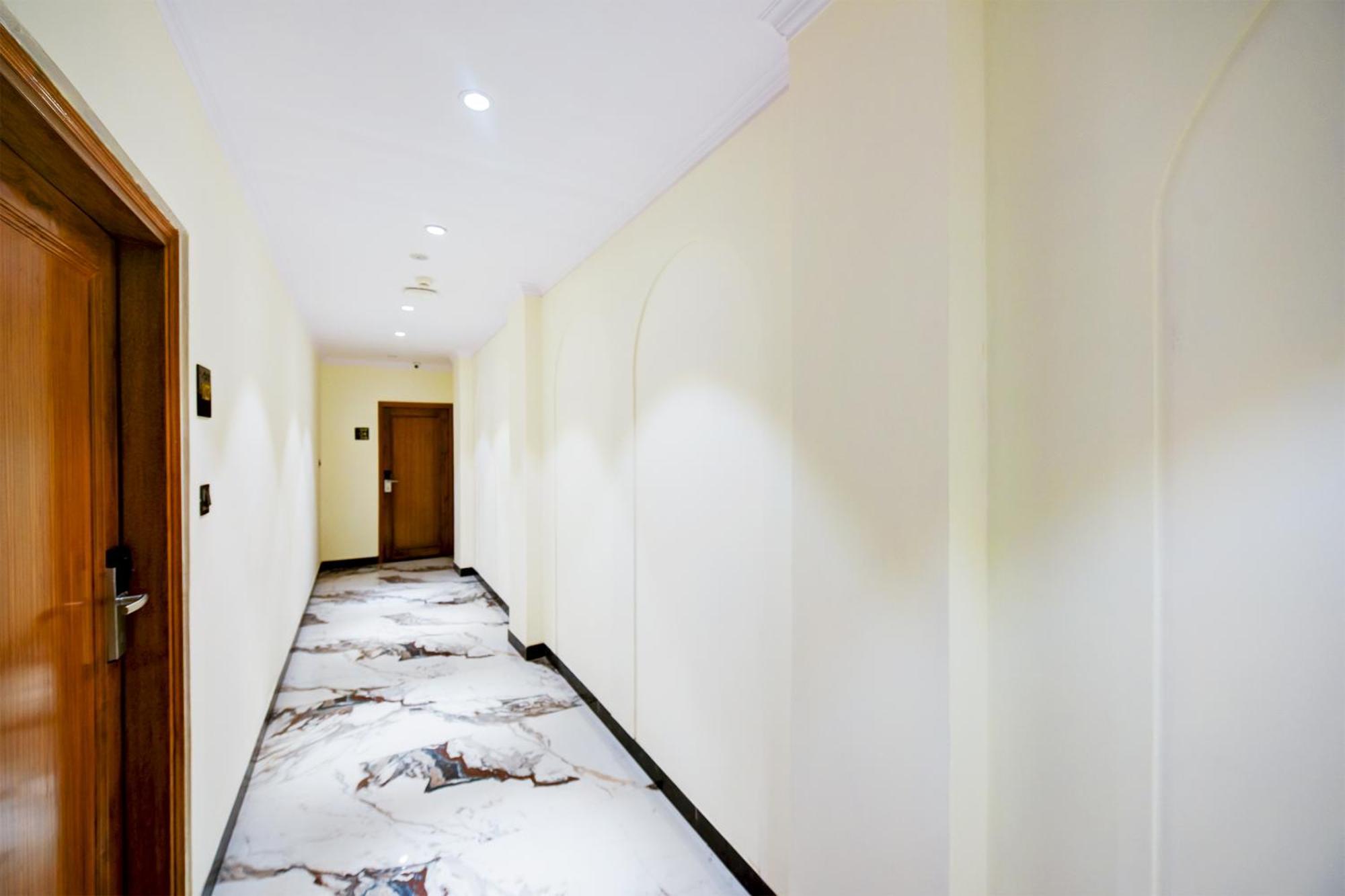 Surya Plaza Near Railway Station And Connaught Place Hotel 4*