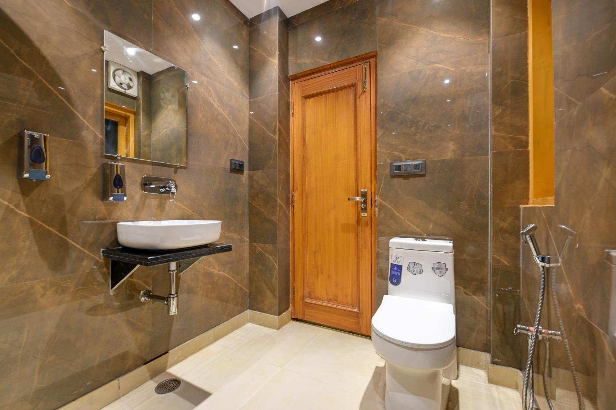 Hotel Surya Plaza Near Railway Station And Connaught Place 4*