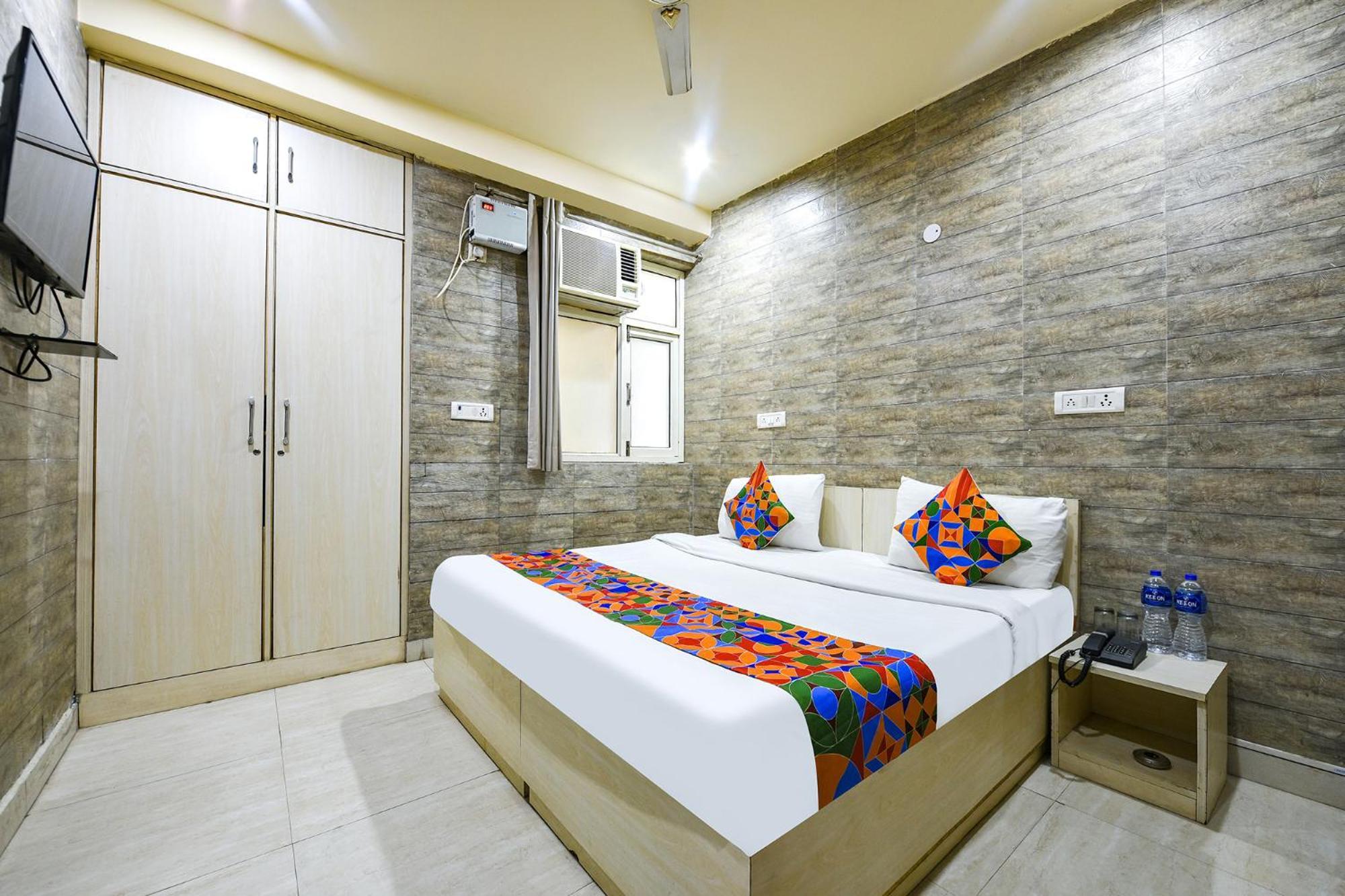 Fabhotel Model Town Hotel