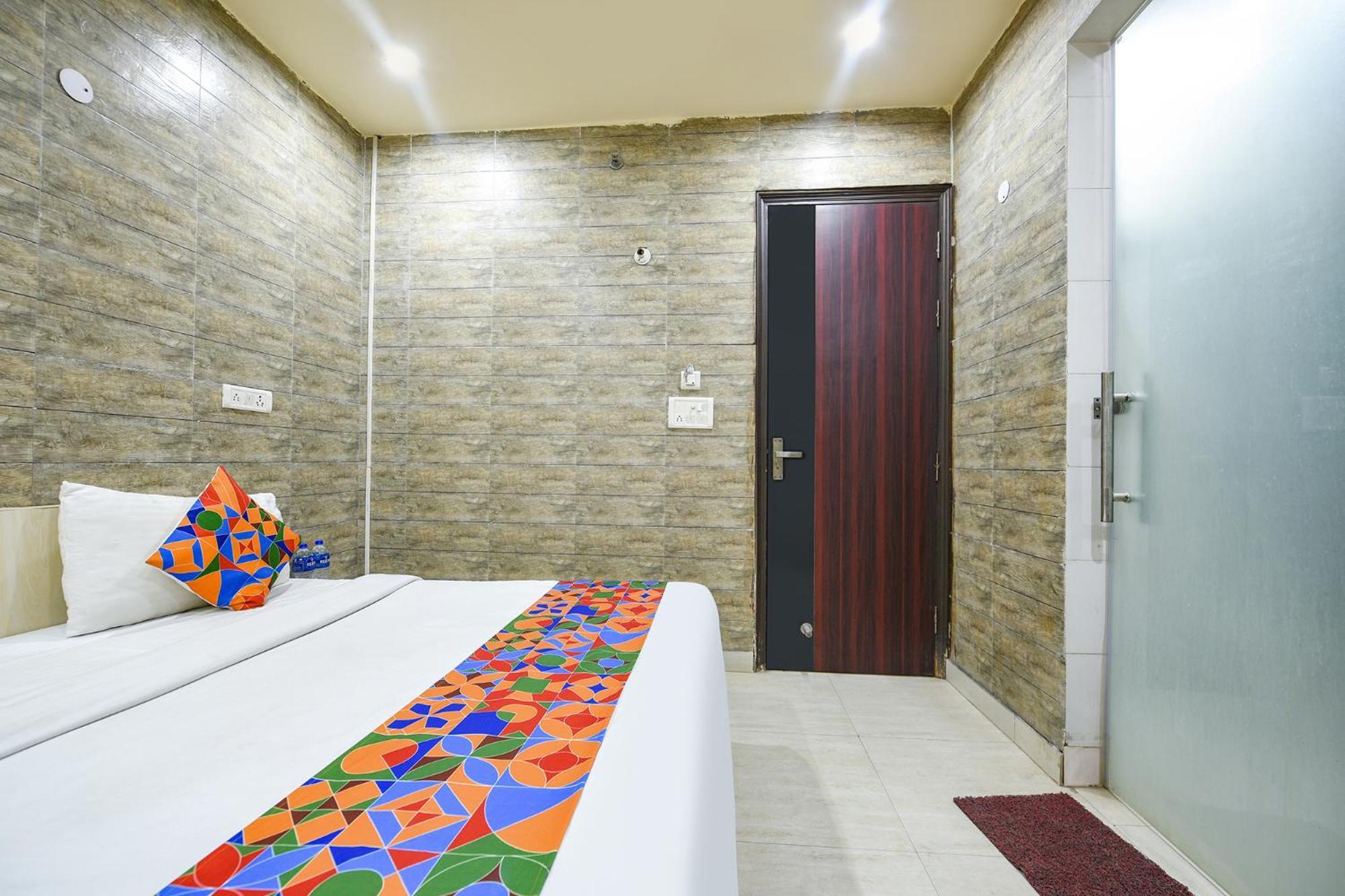 Hotel Fabhotel Model Town New Delhi