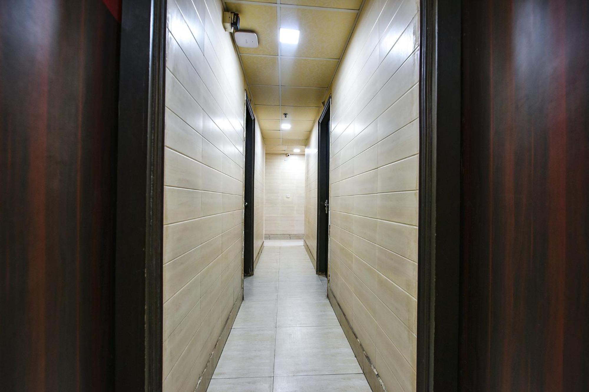 Fabhotel Model Town Hotel