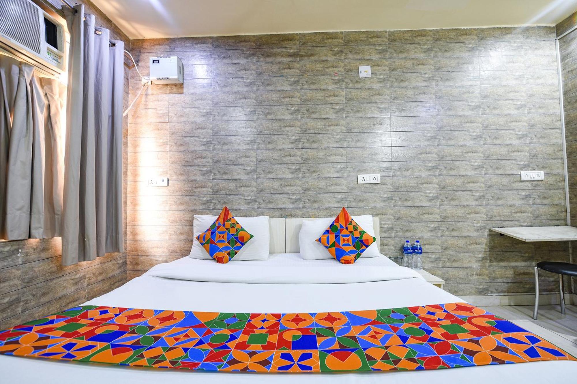 Fabhotel Model Town Hotel *