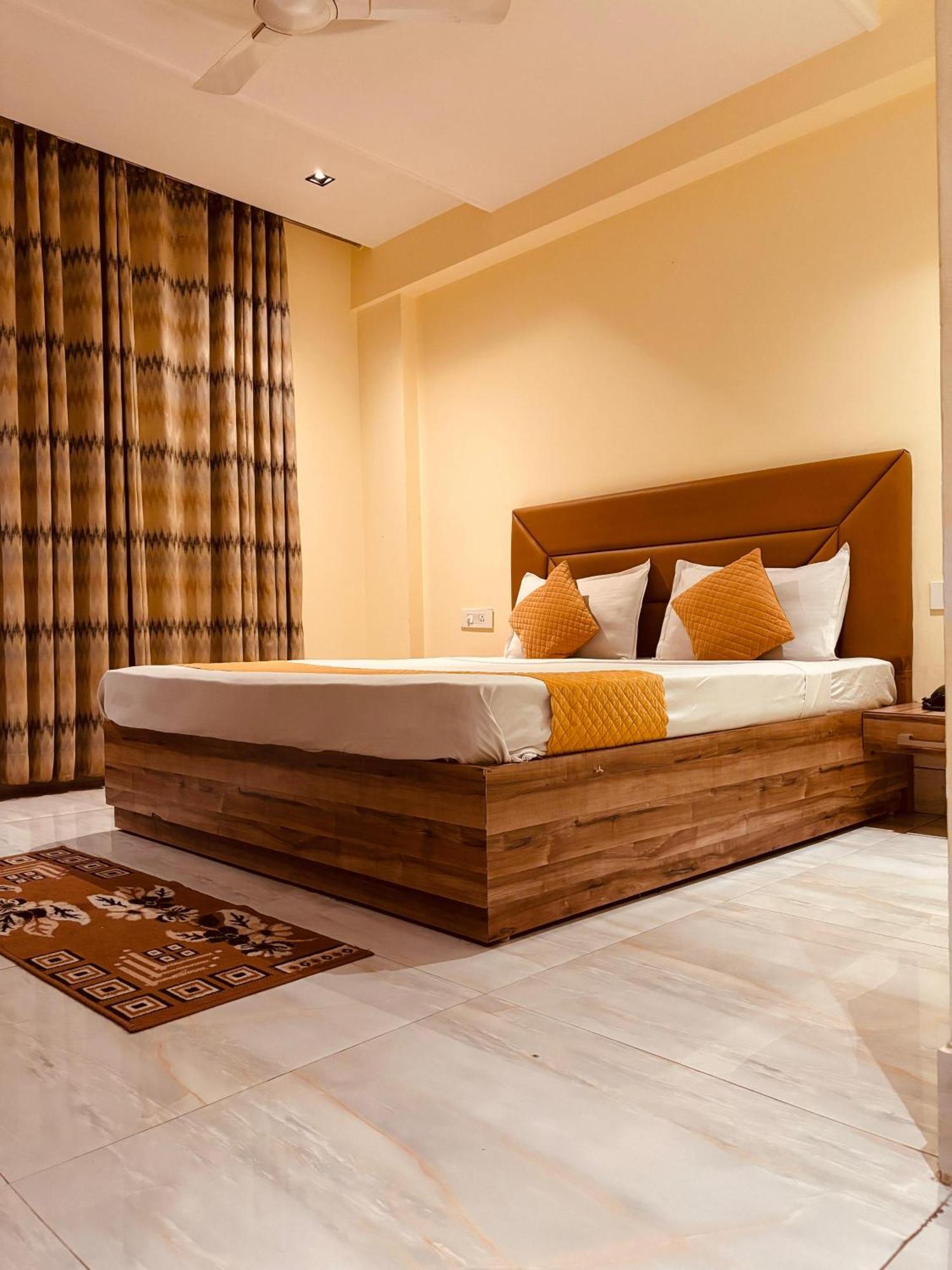 Gl House Near Delhi Airport Mahipalpur 4*