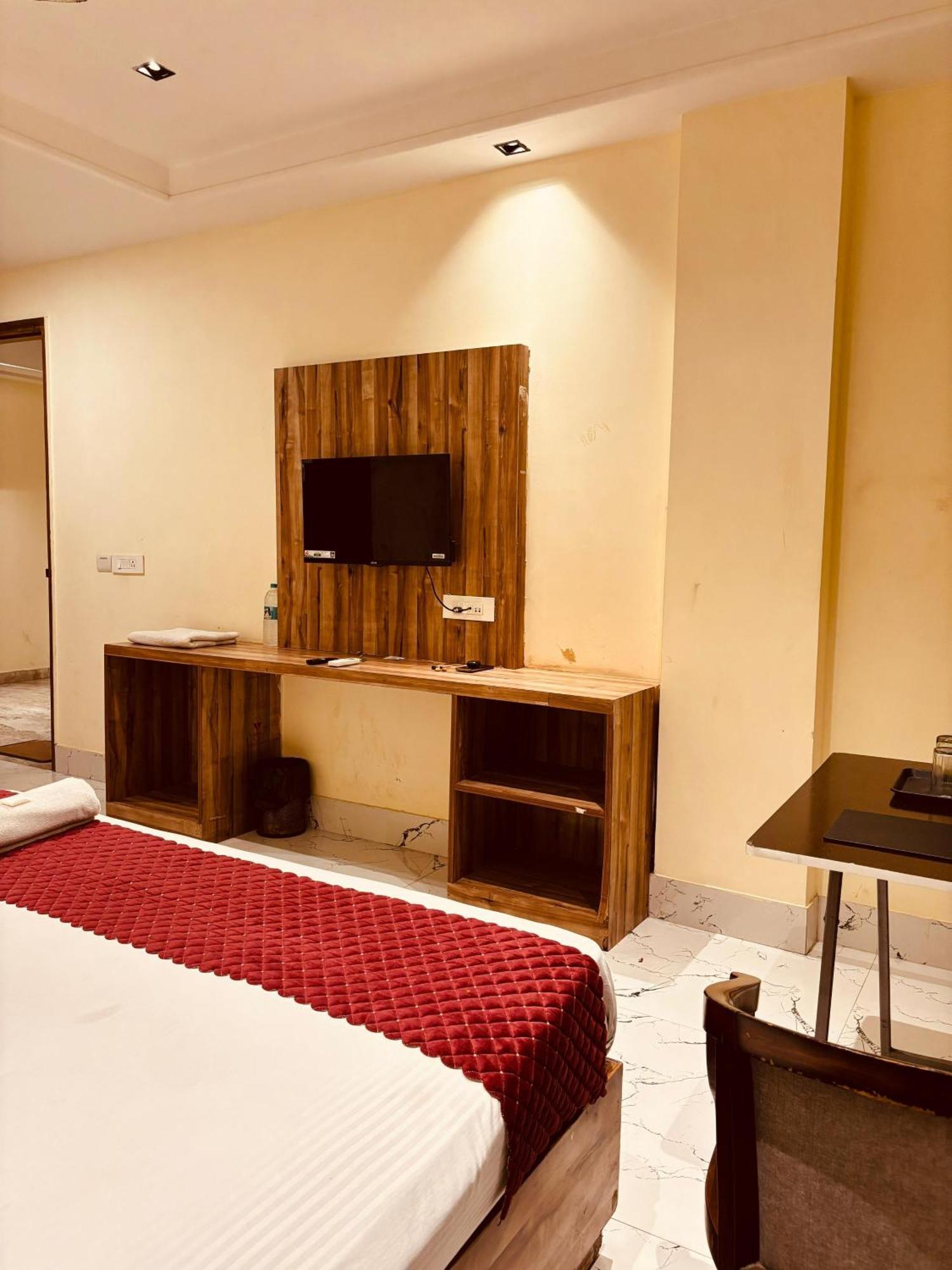 Gl House Near Delhi Airport Mahipalpur New Delhi