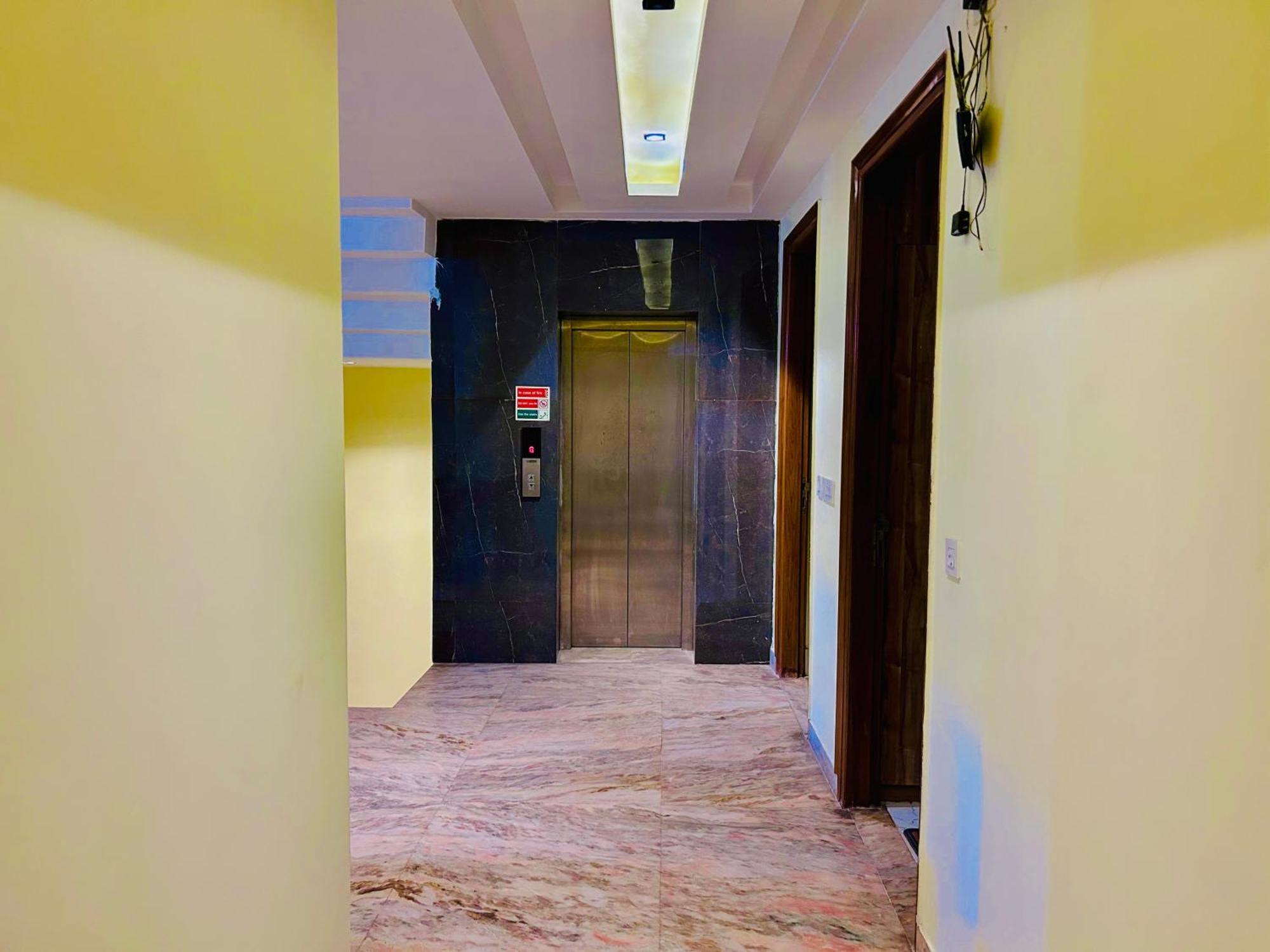 Gl House Near Delhi Airport Mahipalpur Hotel 4*