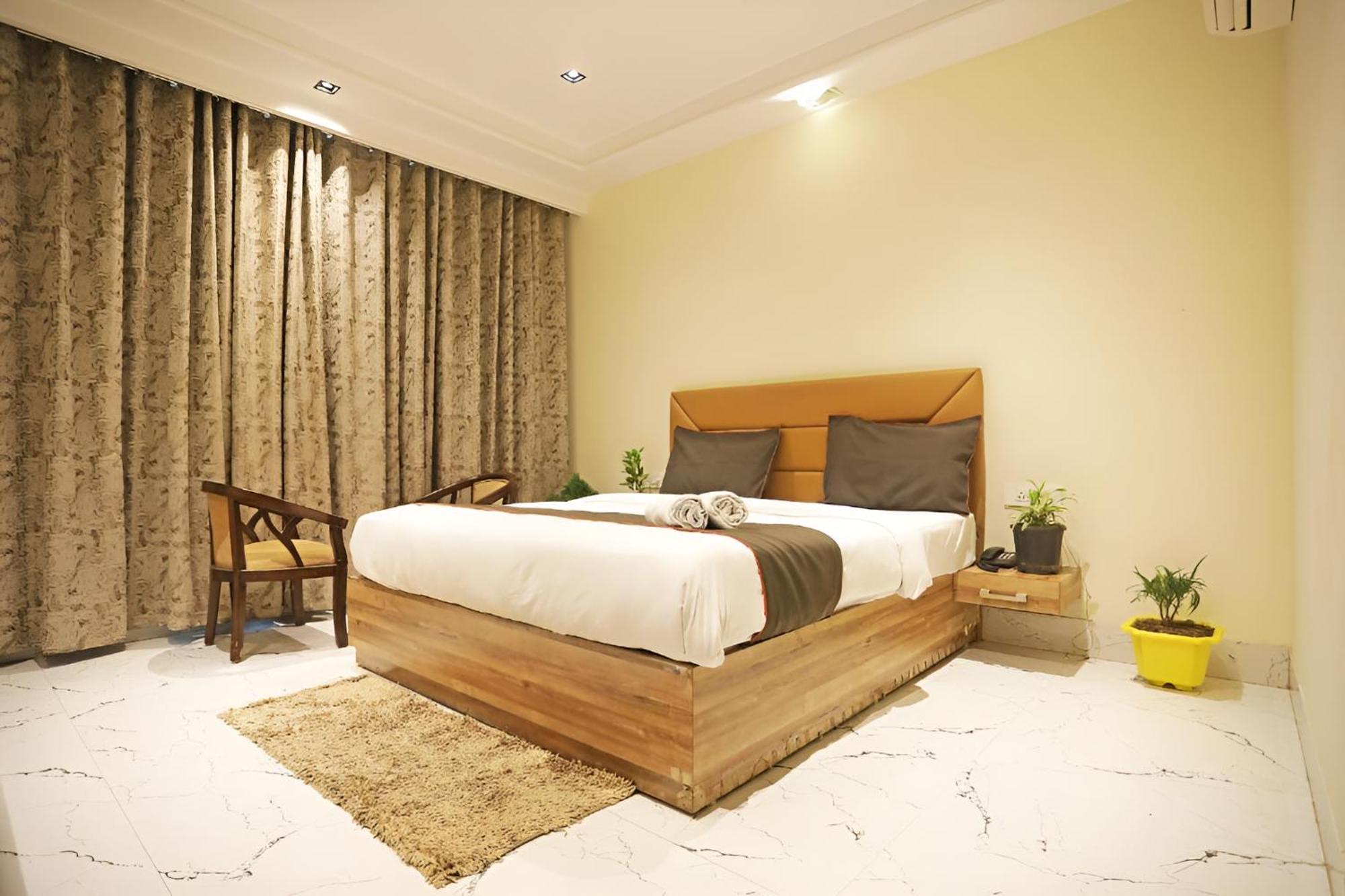 Gl House Near Delhi Airport Mahipalpur Hotel 4*