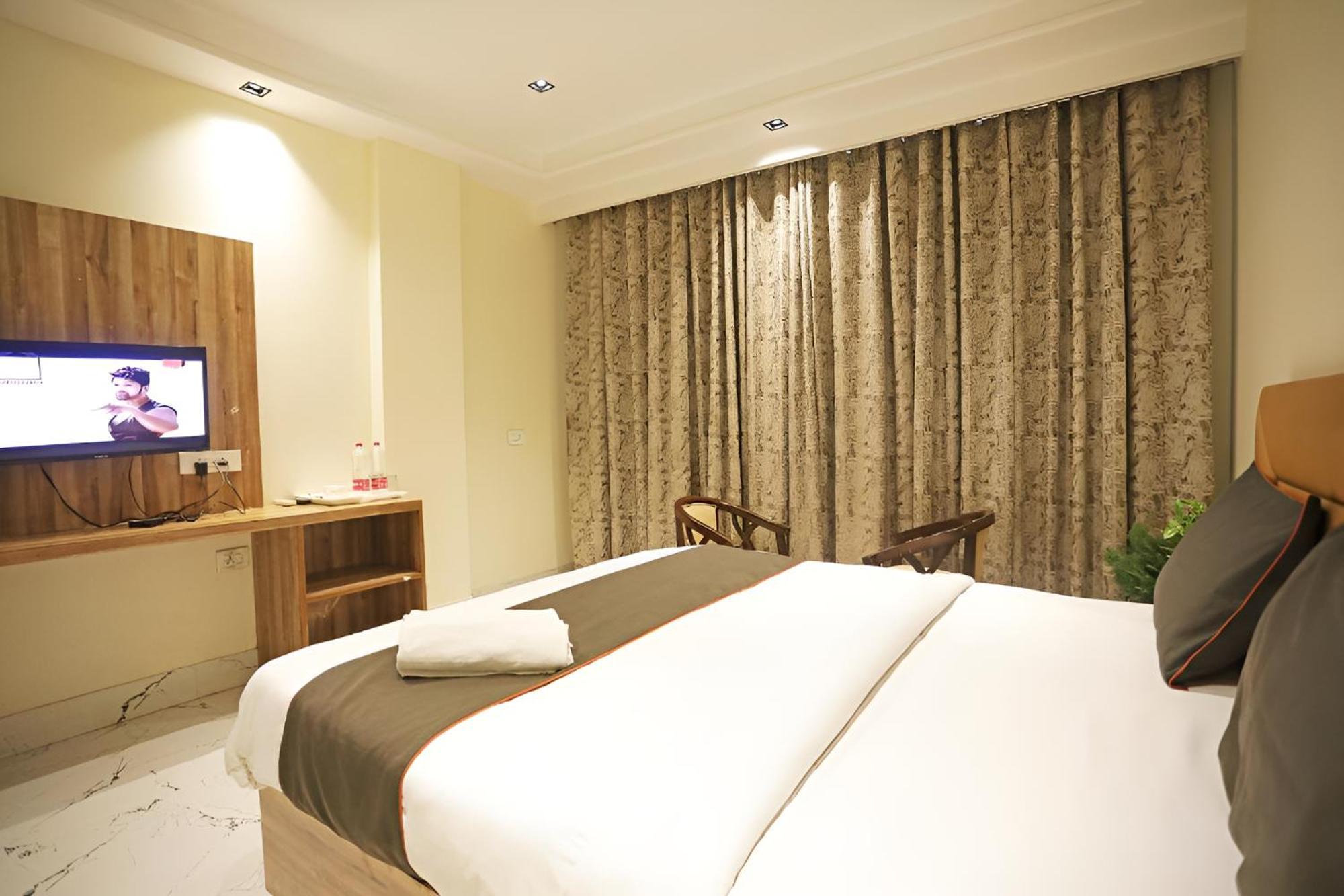 Gl House Near Delhi Airport Mahipalpur New Delhi