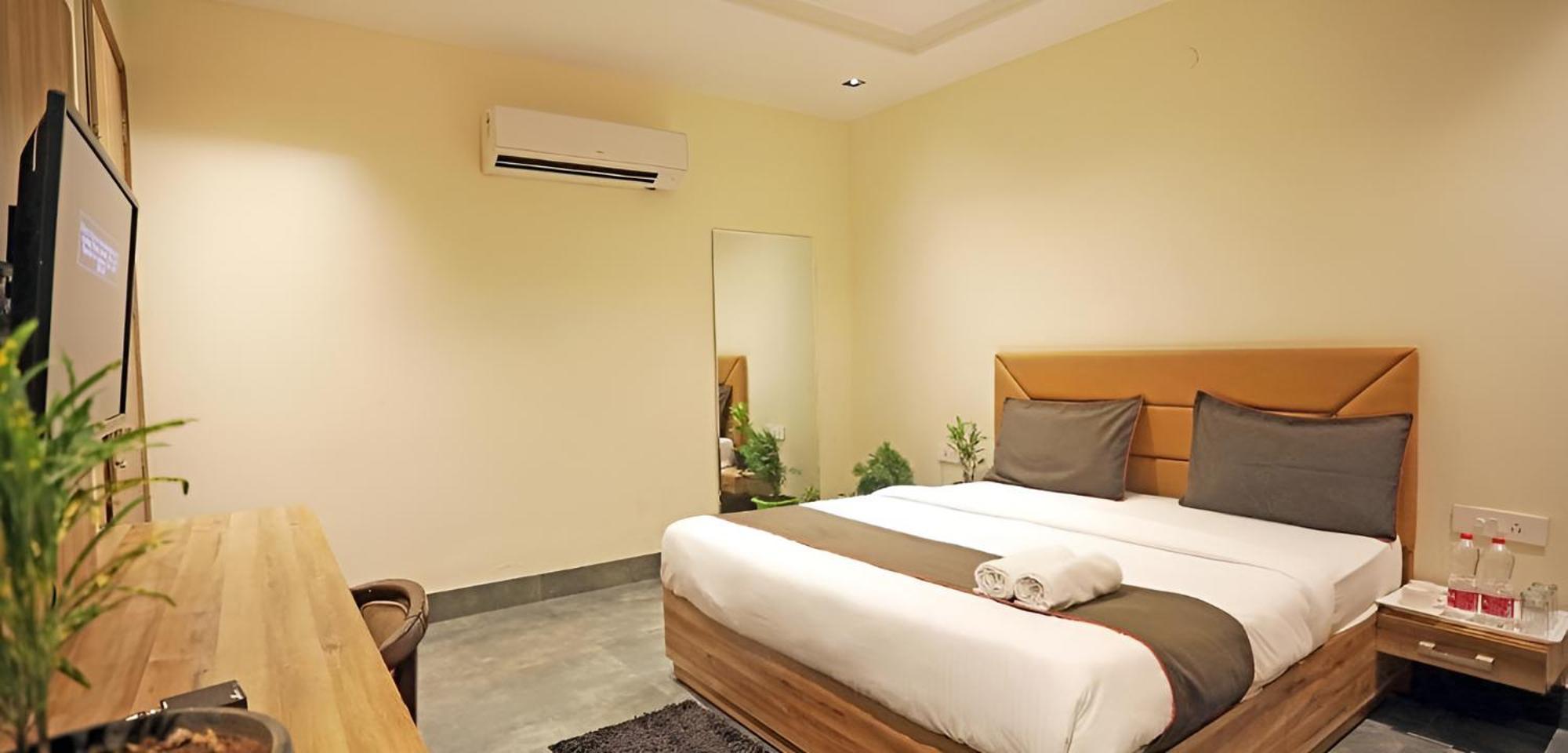 Gl House Near Delhi Airport Mahipalpur Hotel 4*
