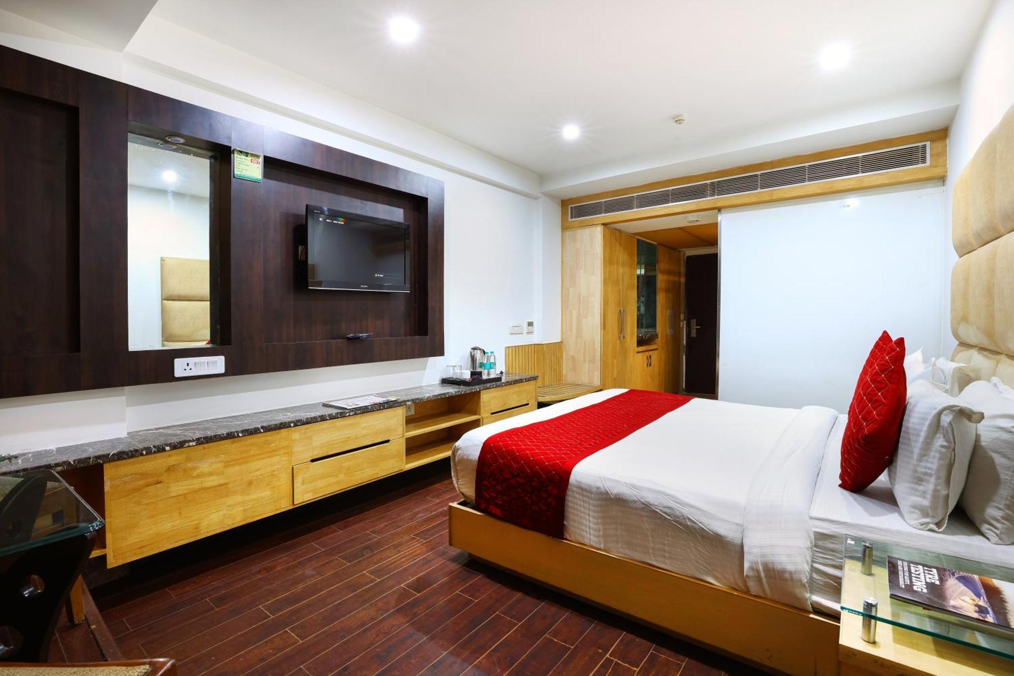 Airport Hotel Grand By Fantasia Hotel