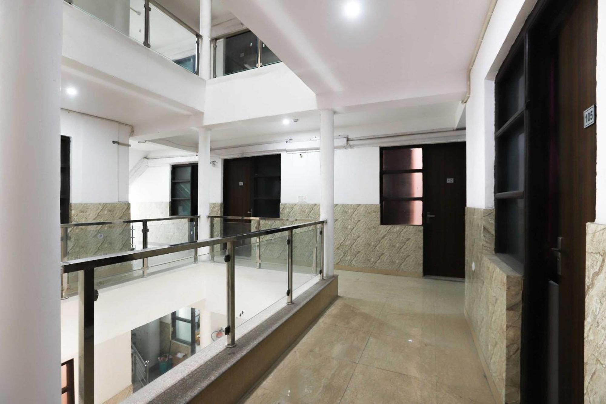 Hotel O Noida 4*