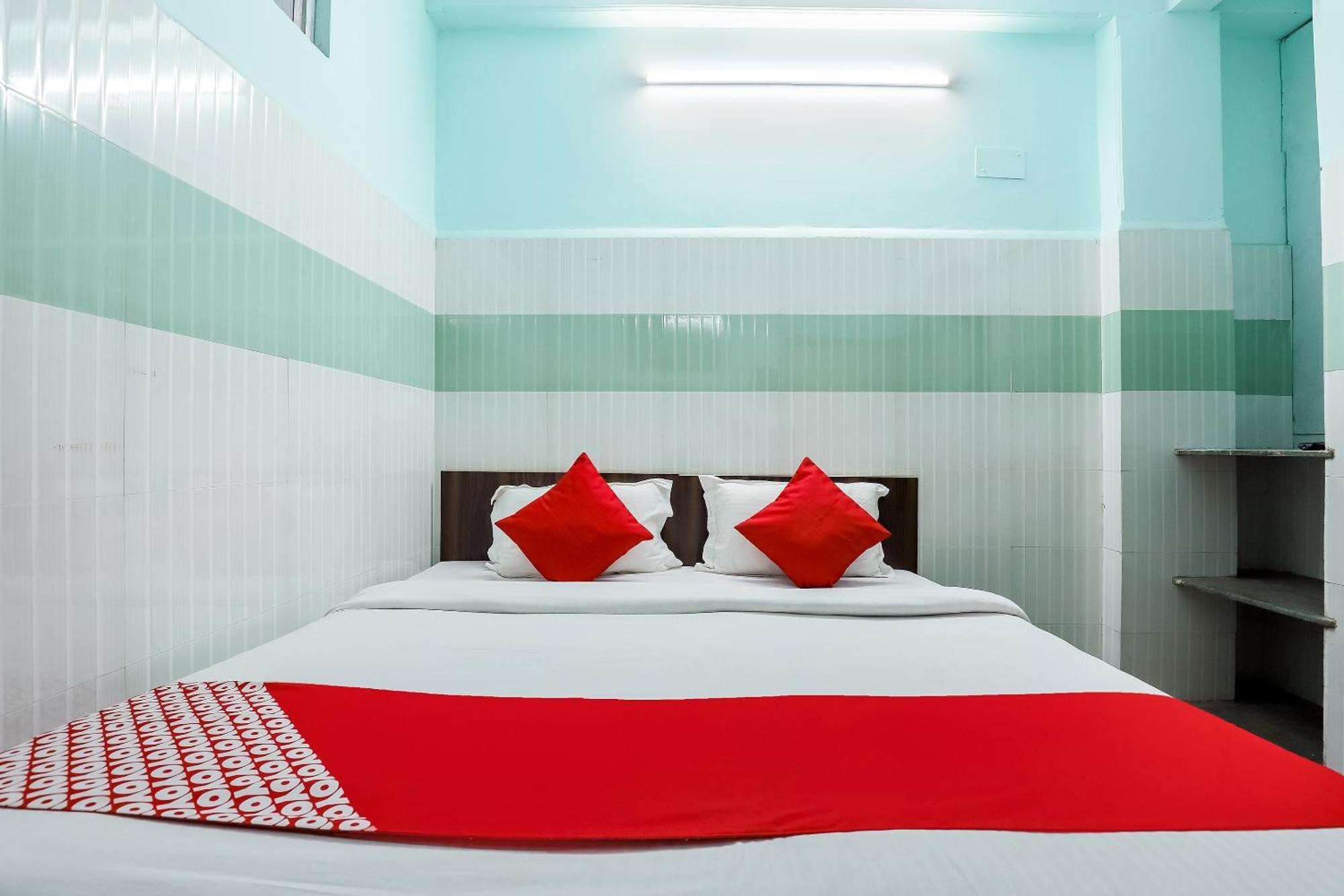 Hotel Oyo 69486 Royal Palace Delhi (National Capital Territory of India)