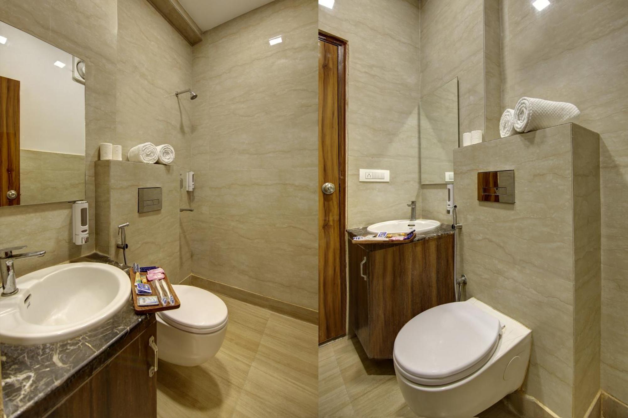 Hotel Rahul Palace By Golden Tree Near Metro Station And Ajmal Khan Market 3*