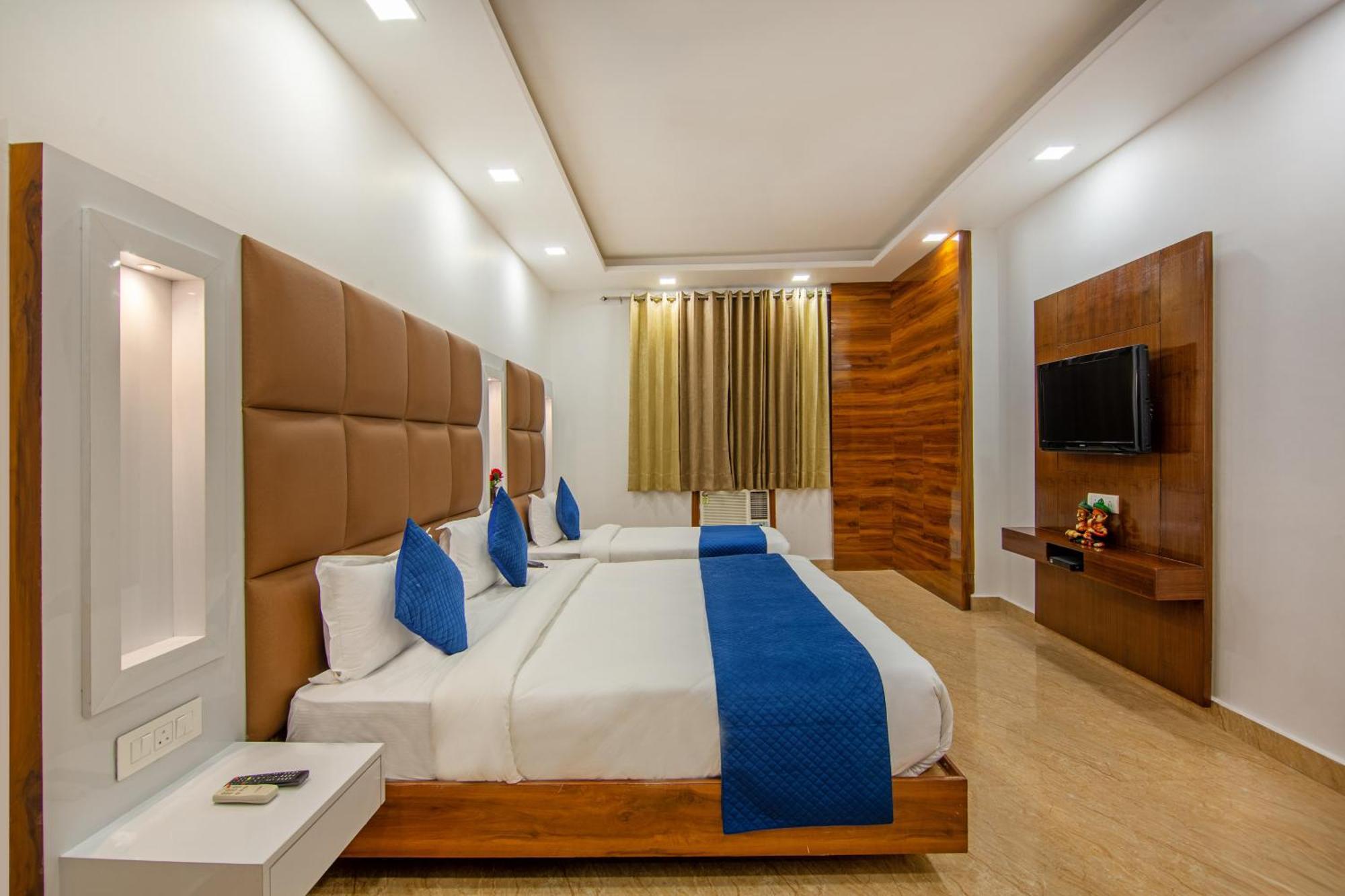 Rahul Palace By Golden Tree Near Metro Station And Ajmal Khan Market
