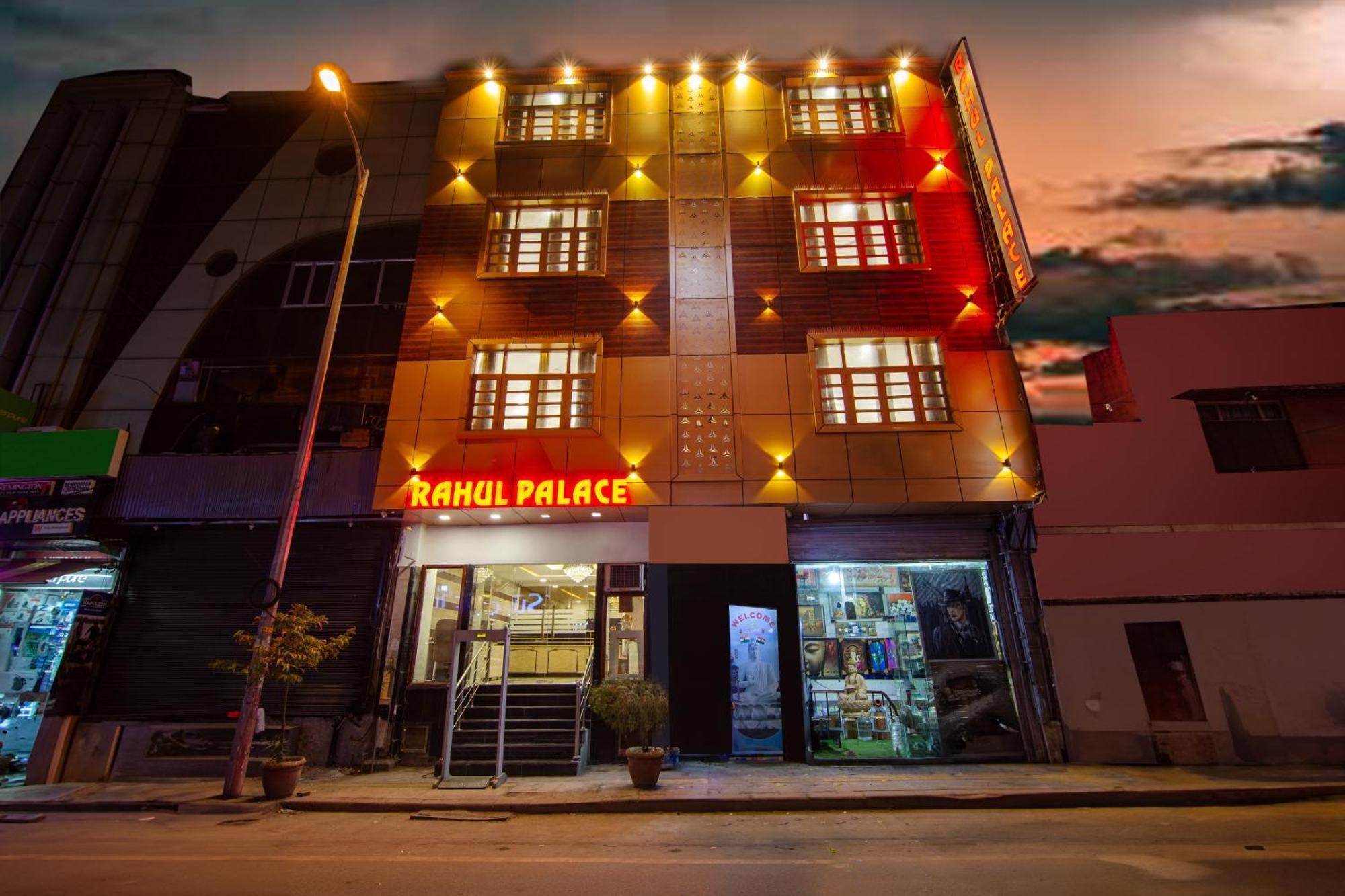 Rahul Palace By Golden Tree Near Metro Station And Ajmal Khan Market Hotel 3*