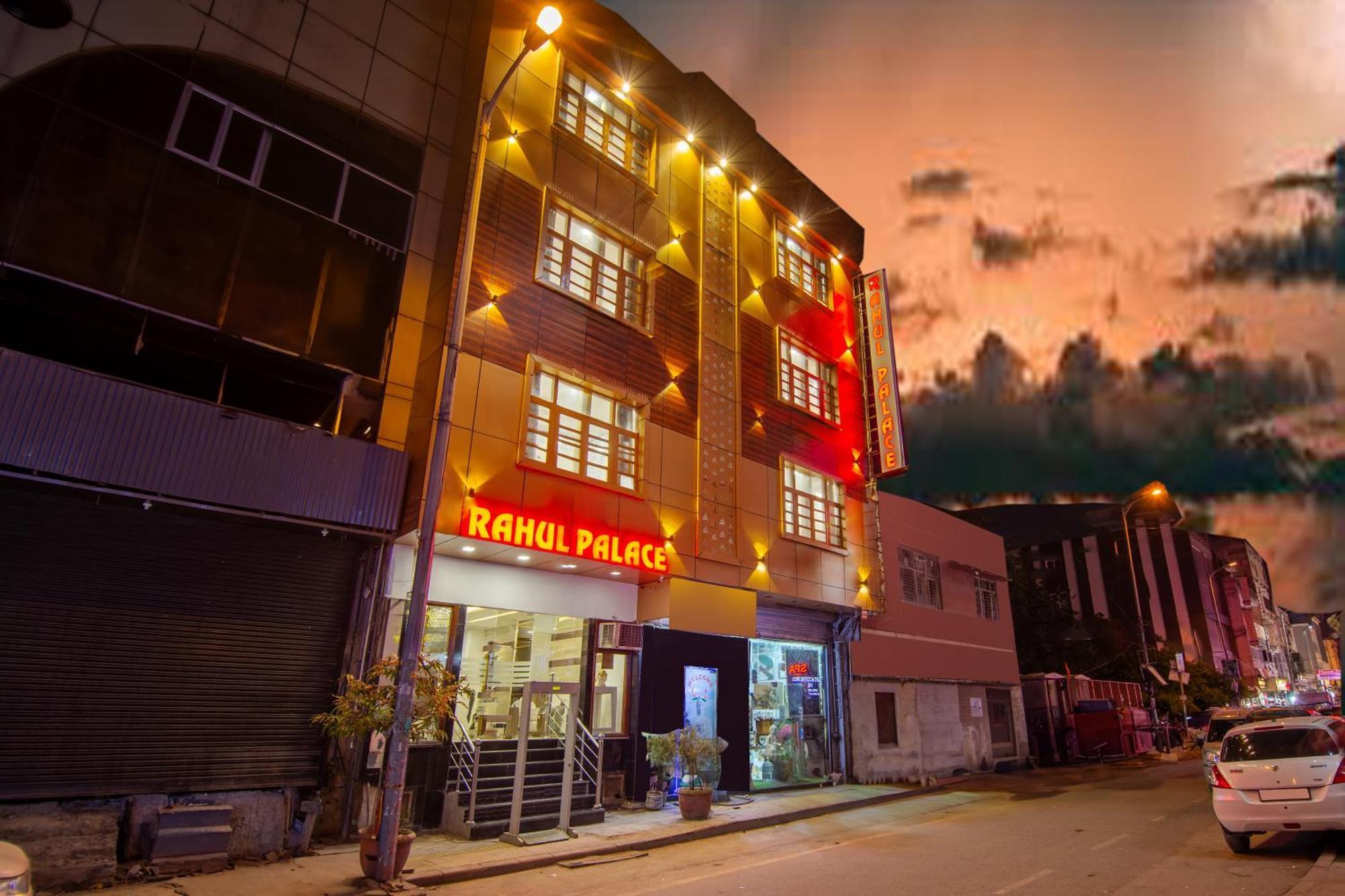 Rahul Palace By Golden Tree Near Metro Station And Ajmal Khan Market New Delhi