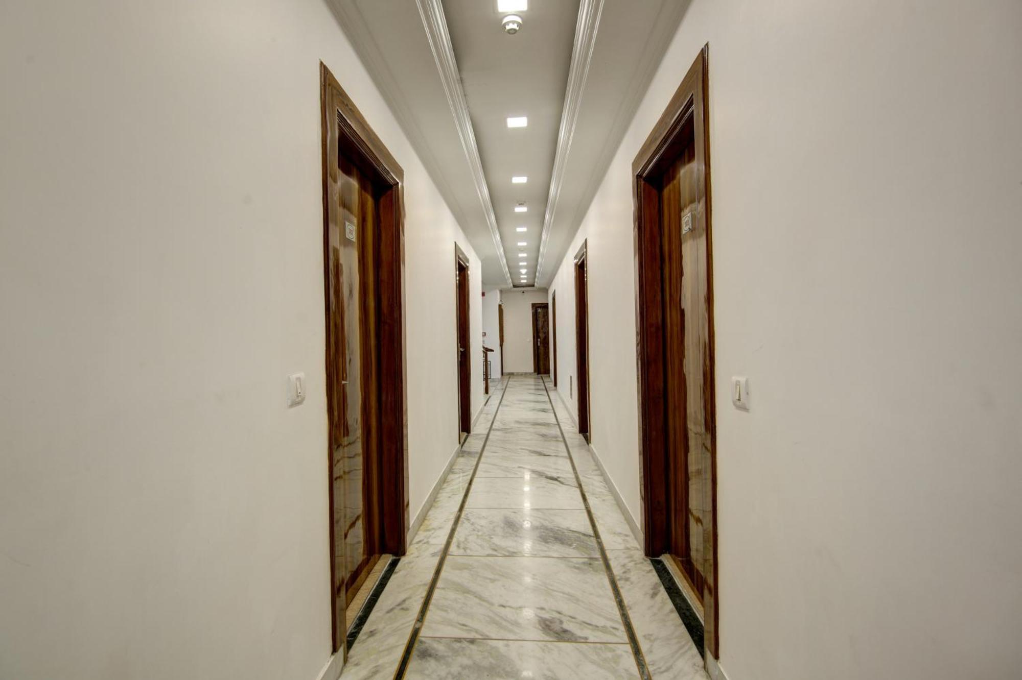 Rahul Palace By Golden Tree Near Metro Station And Ajmal Khan Market