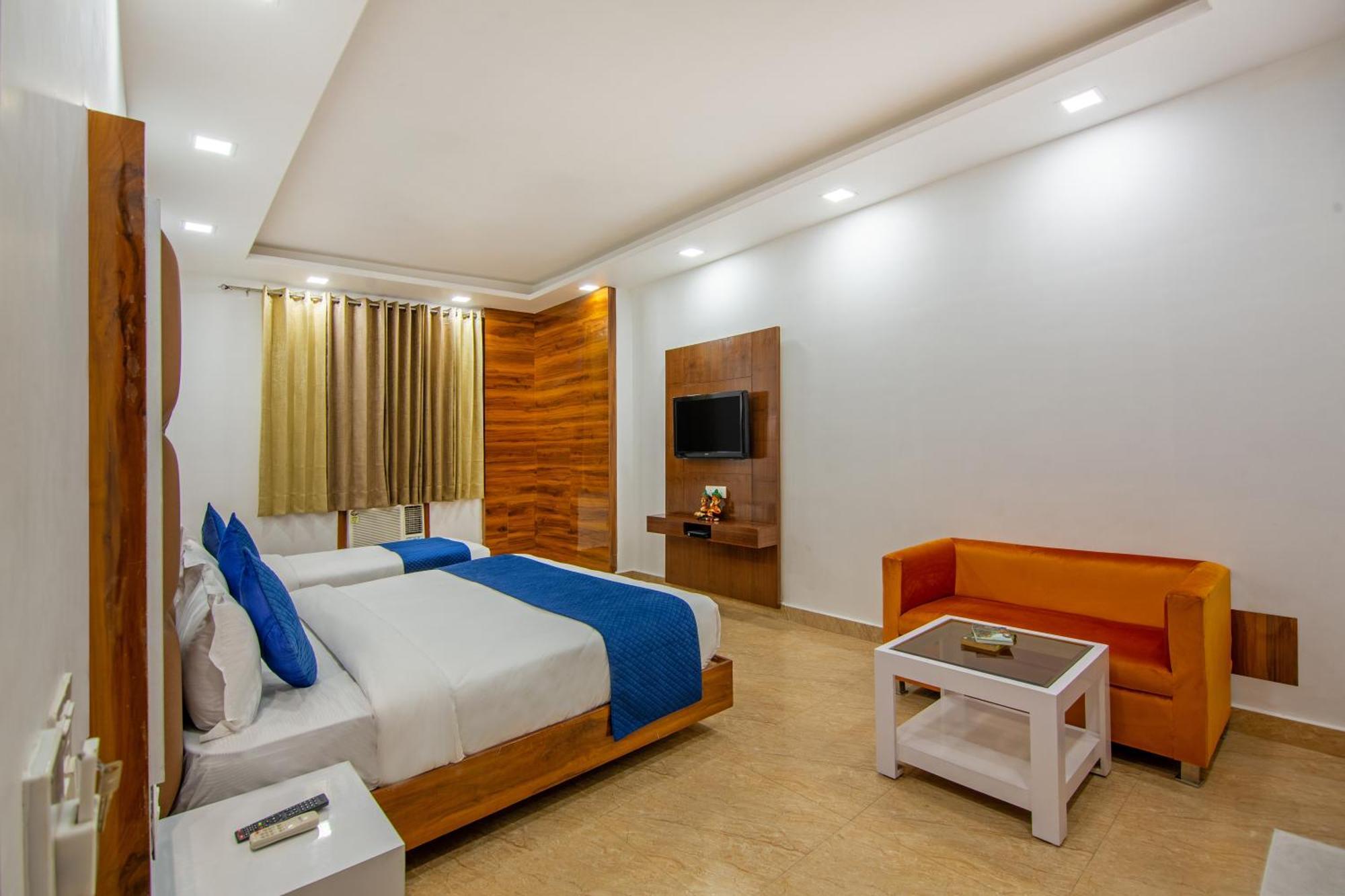 Rahul Palace By Golden Tree Near Metro Station And Ajmal Khan Market Hotel New Delhi