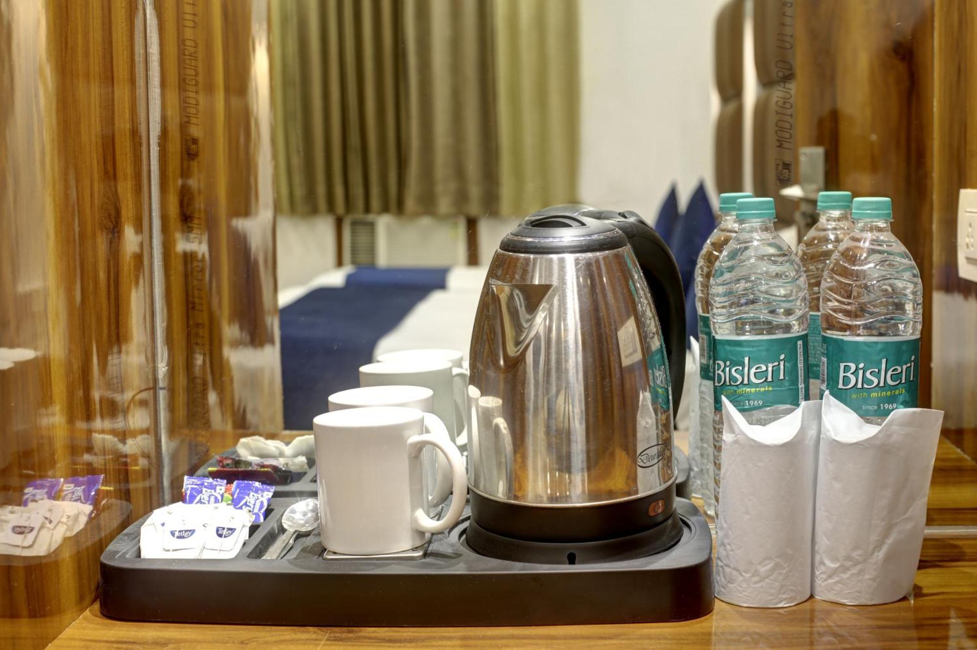 Rahul Palace By Golden Tree Near Metro Station And Ajmal Khan Market 3*