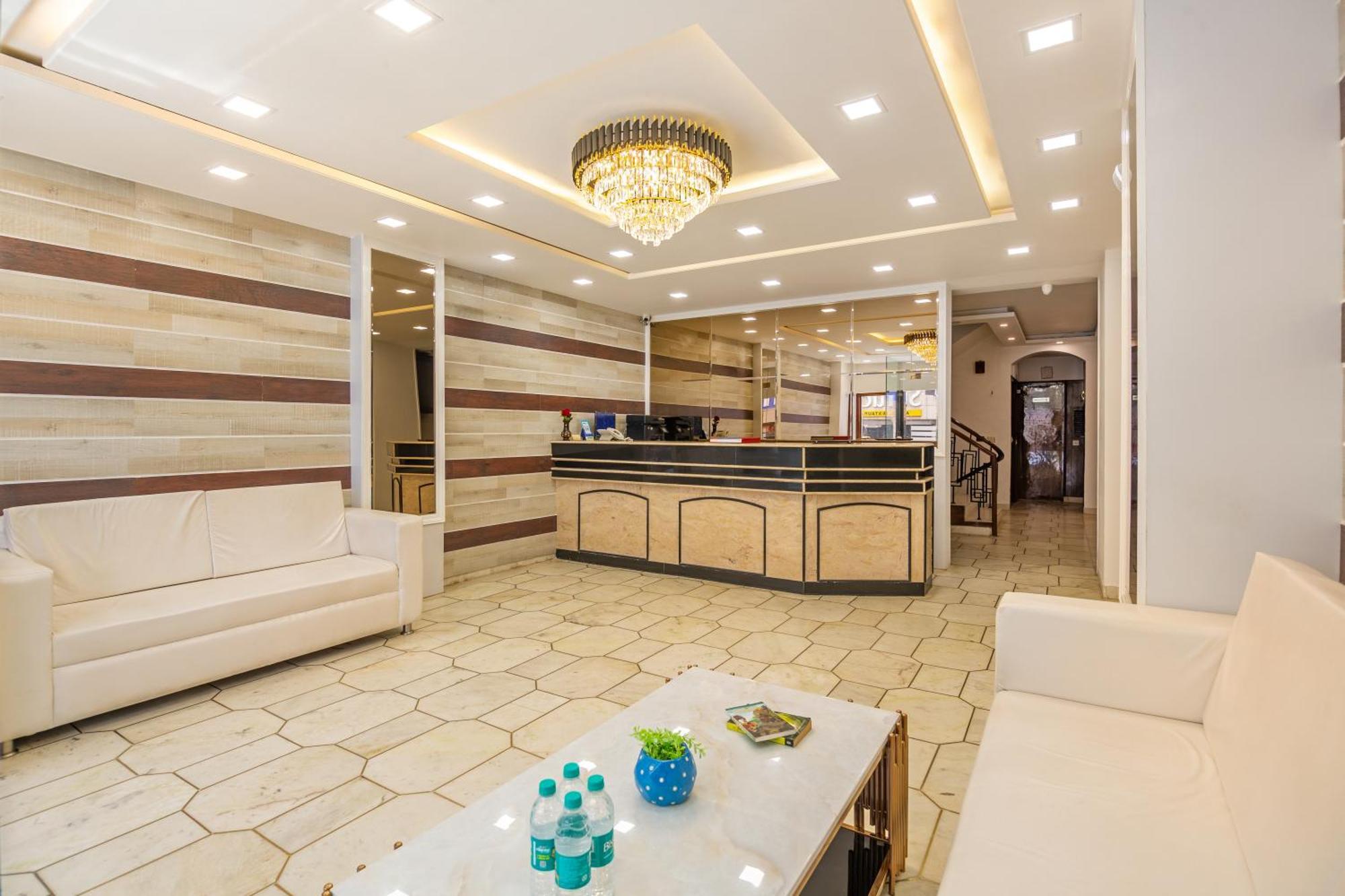 Rahul Palace By Golden Tree Near Metro Station And Ajmal Khan Market 3* New Delhi