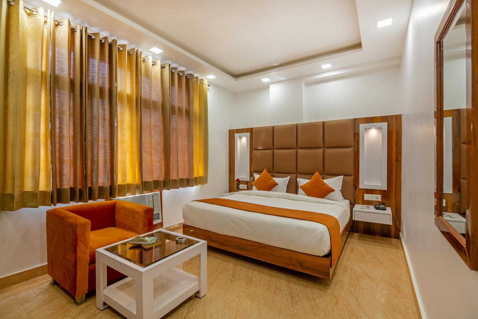 Hotel Rahul Palace By Golden Tree Near Metro Station And Ajmal Khan Market