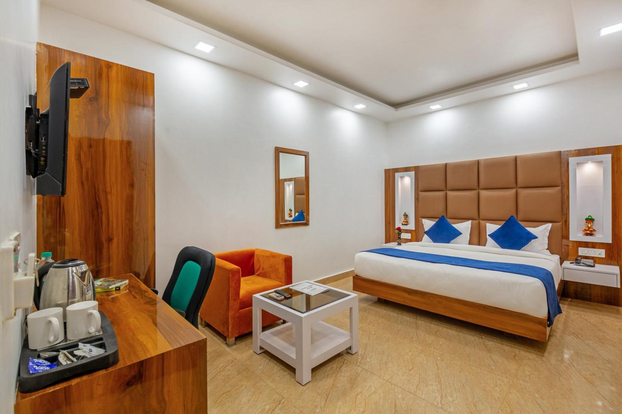 Rahul Palace By Golden Tree Near Metro Station And Ajmal Khan Market 3* New Delhi