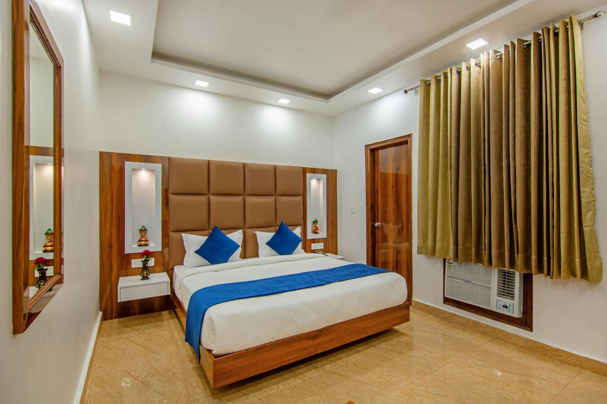Rahul Palace By Golden Tree Near Metro Station And Ajmal Khan Market Hotel