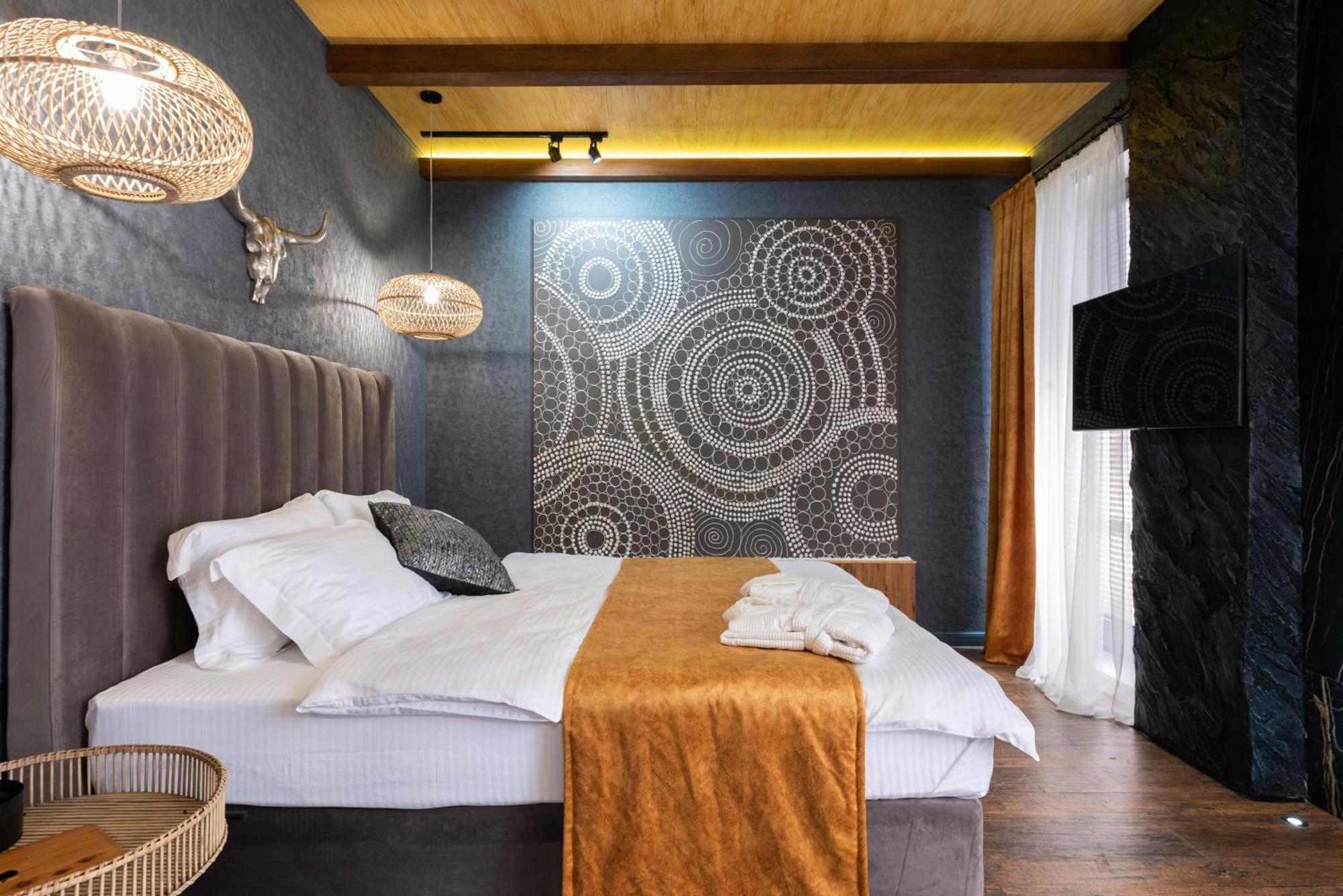 Grand Ambs Near Igi Airport Hotel