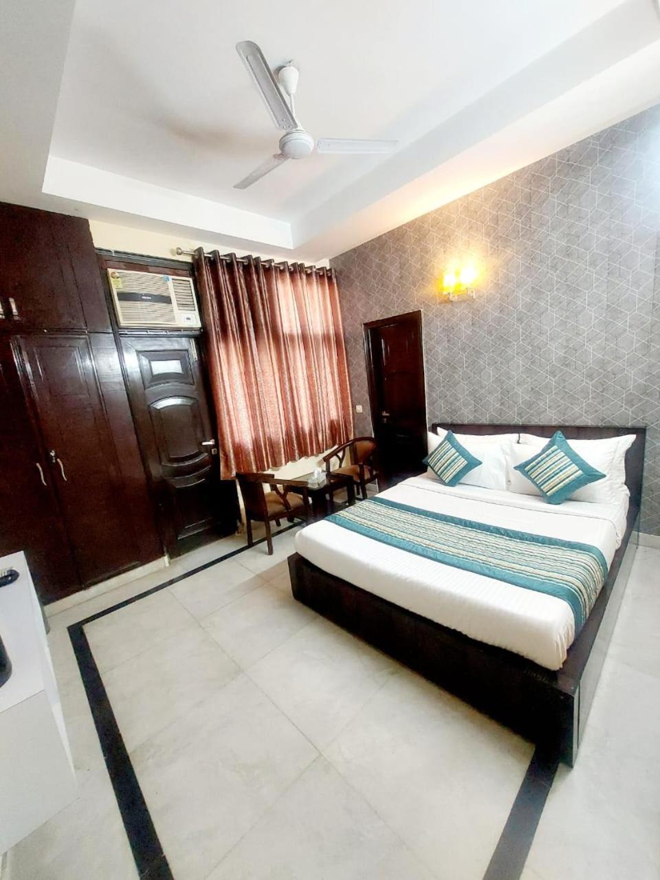 Khusbu Residency, Park Market New Delhi