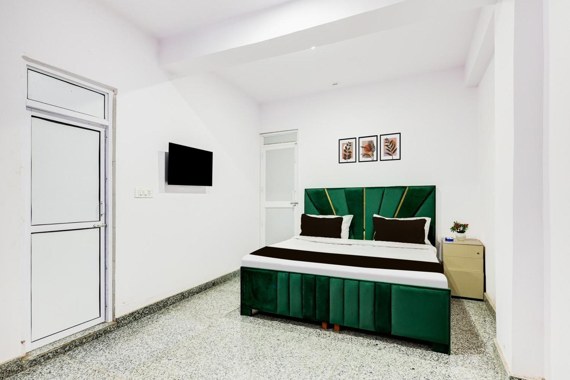 Hotel O Big Tree New Delhi