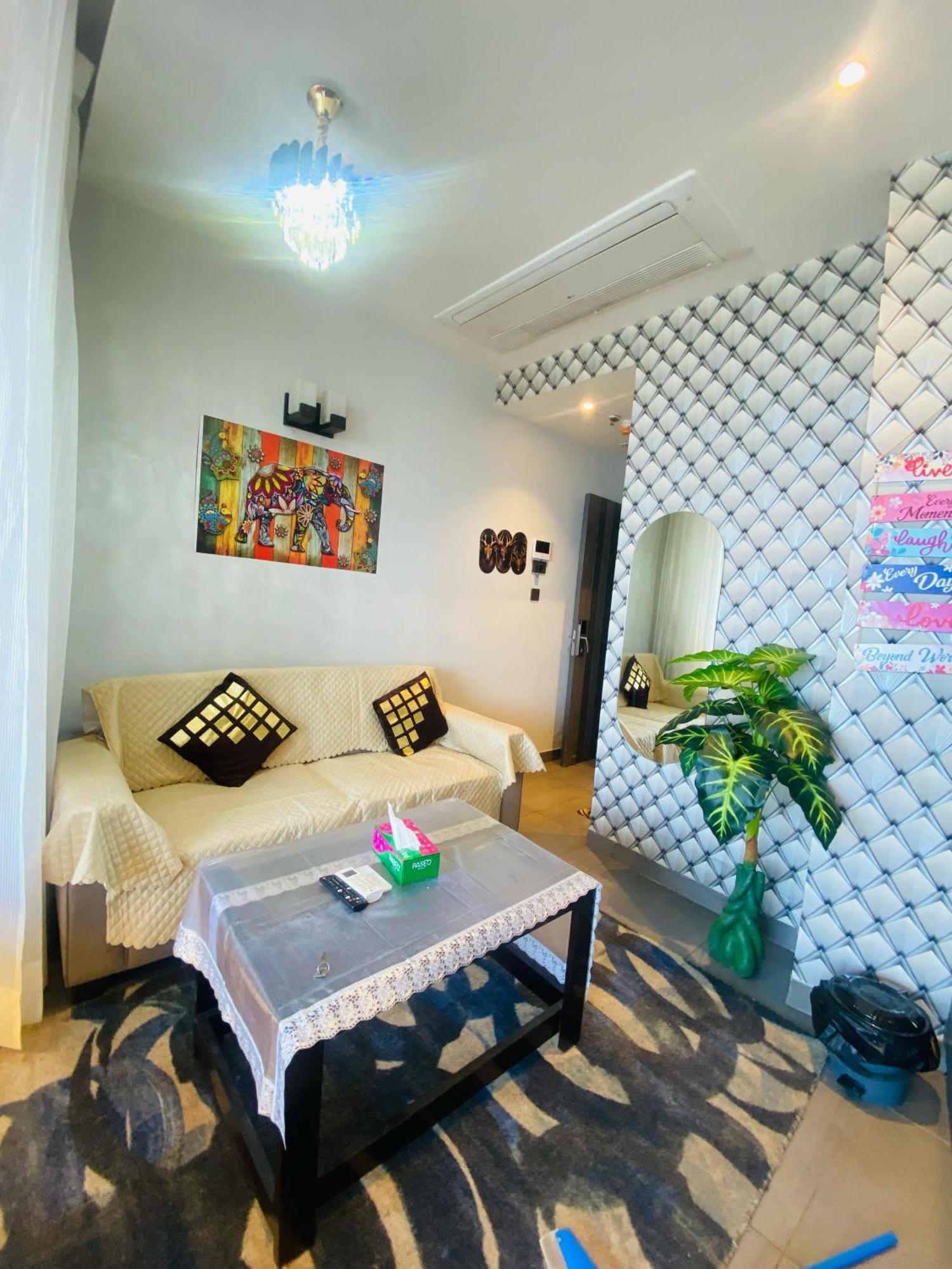 Apartamento Gaylords Skyriver Retreat Nova Deli