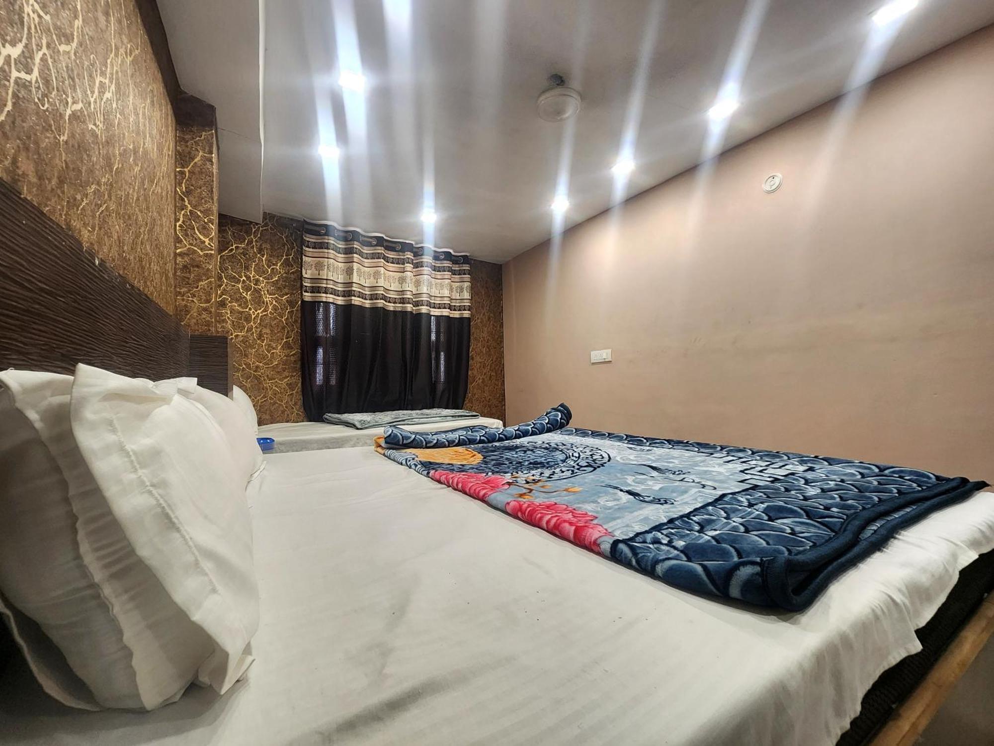 Hotel The Divine 3*