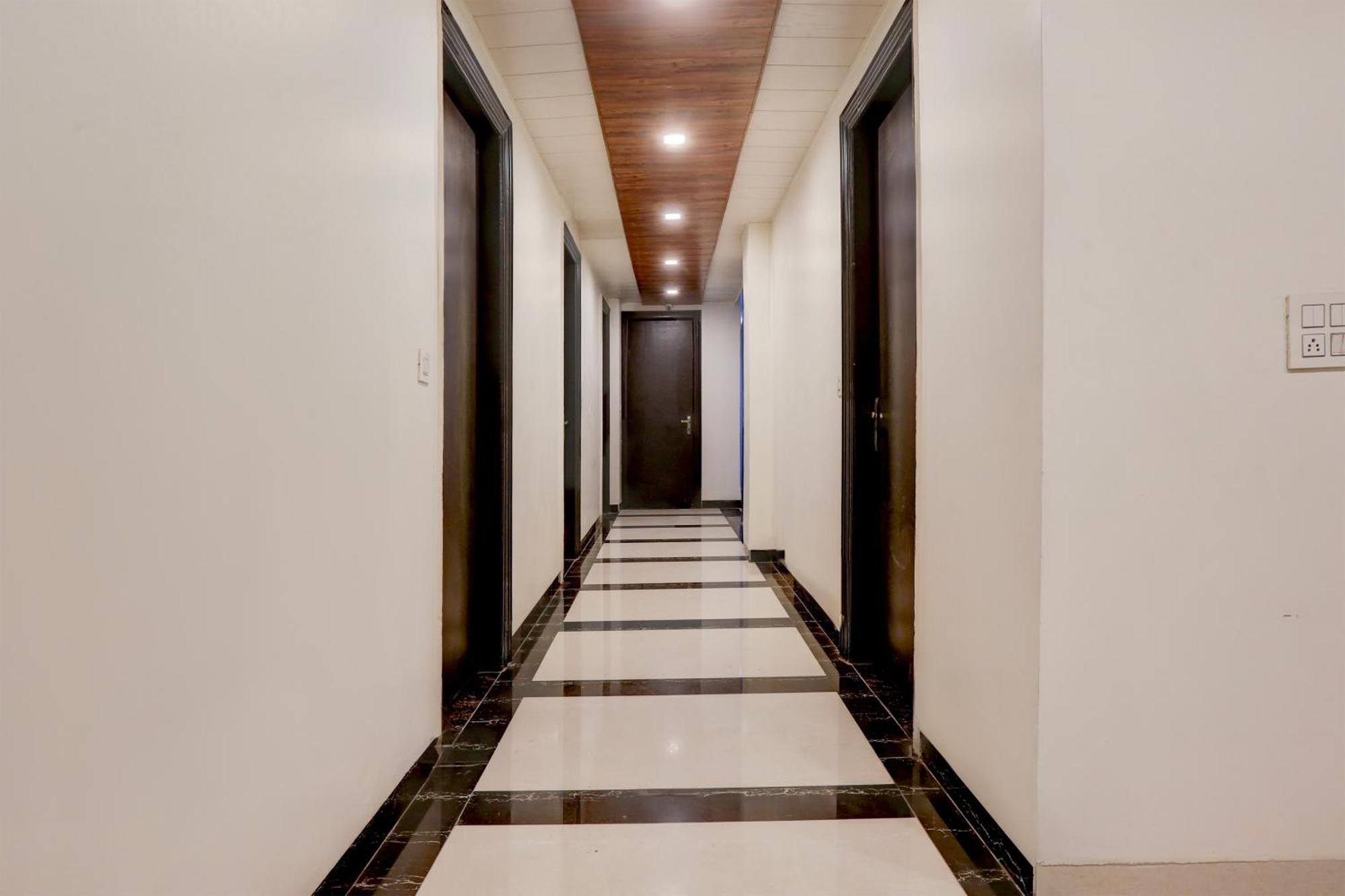 Hotel Townhouse Rohini Sector 18 Formerly Relic