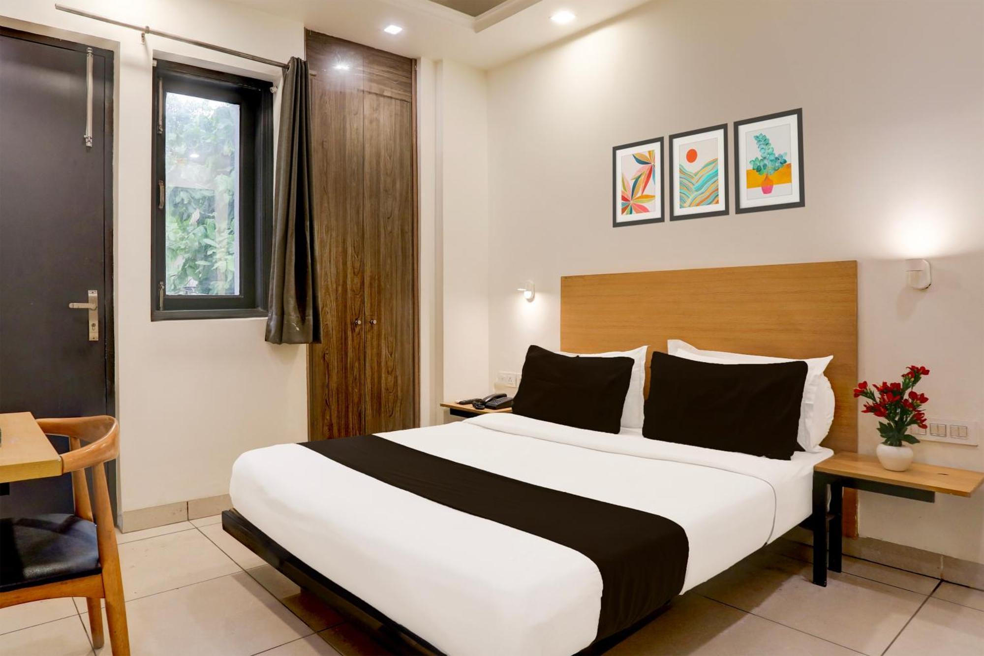 Townhouse Rohini Sector 18 Formerly Relic 4*