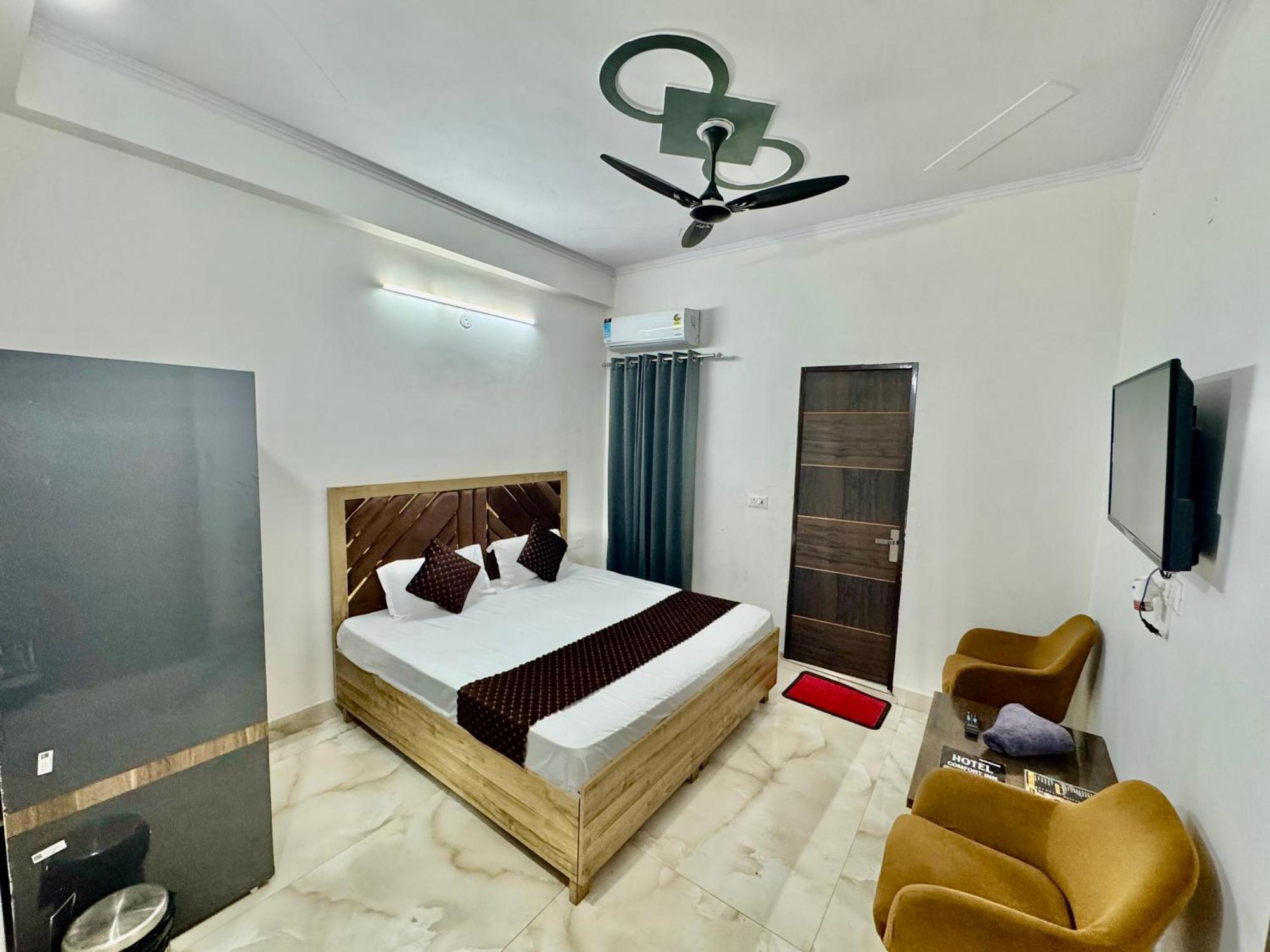 Hotel Hotel Comfort Inn, Mundka, New Delhi - Near Nangloi Metro Station