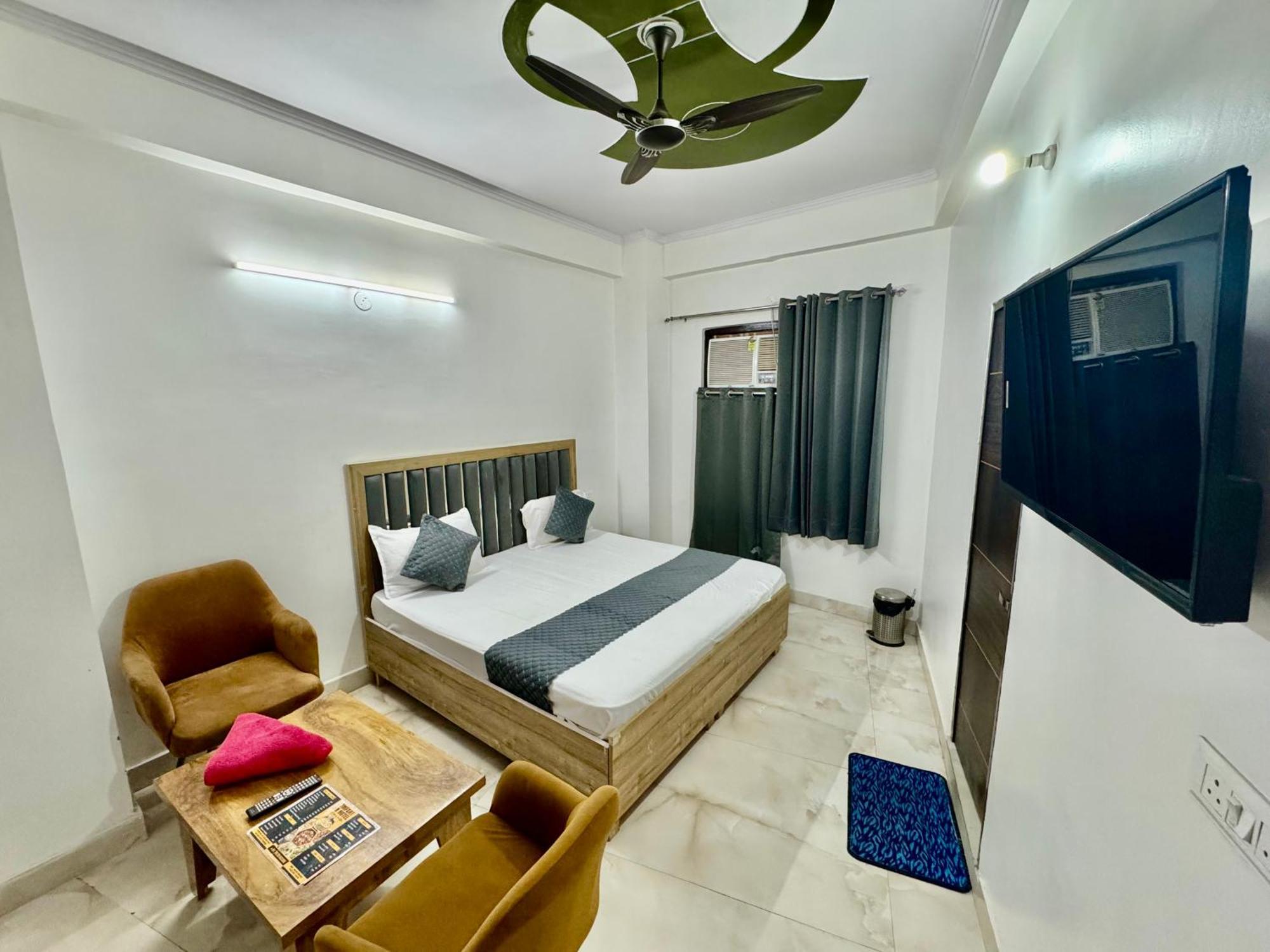 Hotel Hotel Comfort Inn, Mundka, New Delhi - Near Nangloi Metro Station